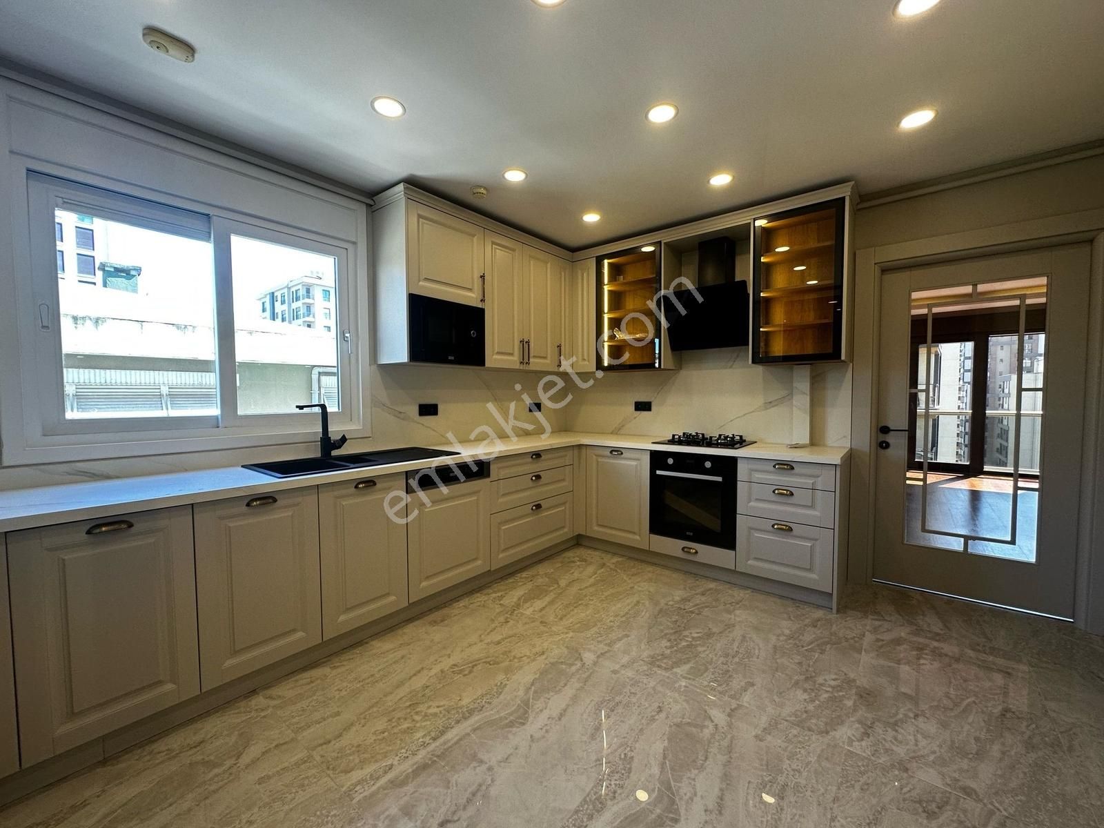 Poyraz'dan Göztepede Mimari Dekorasyonlu Katta Tek 220 M2 4+1 - Görsel 34