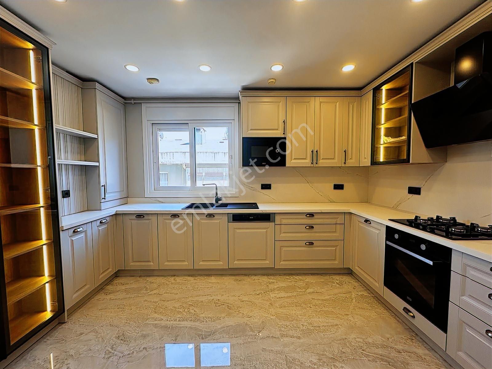 Poyraz'dan Göztepede Mimari Dekorasyonlu Katta Tek 220 M2 4+1 - Görsel 16