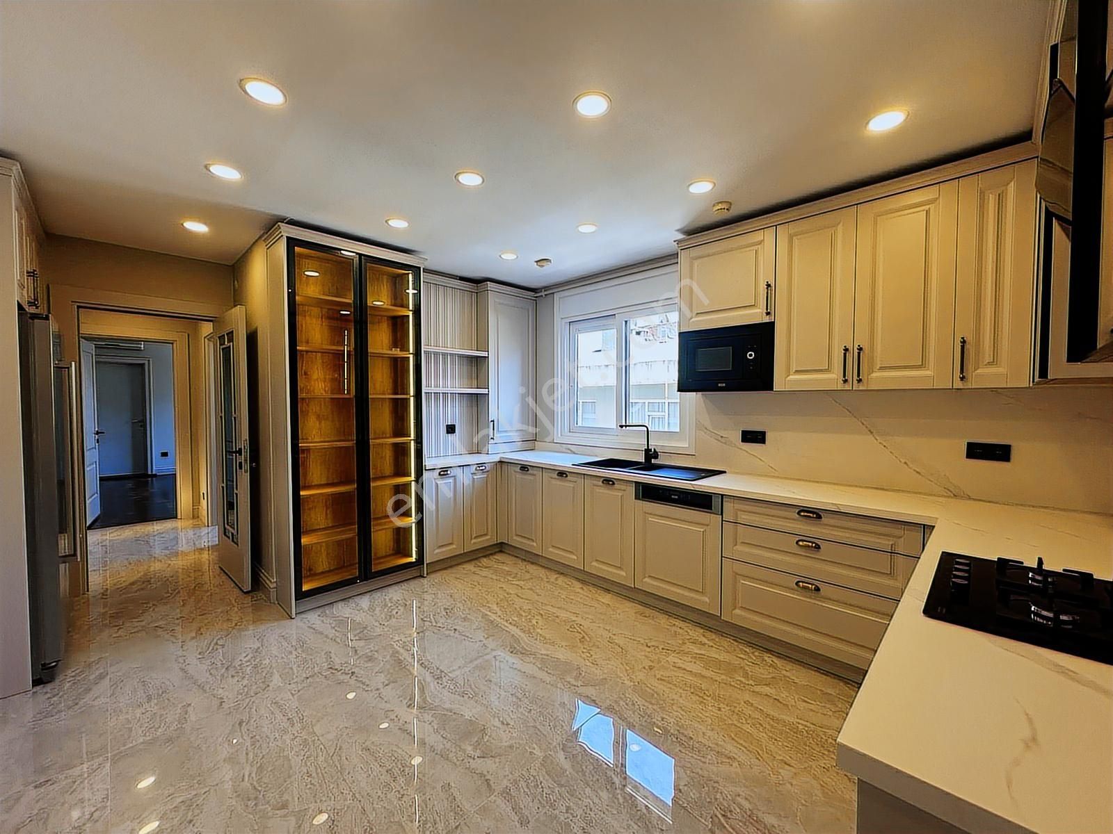 Poyraz'dan Göztepede Mimari Dekorasyonlu Katta Tek 220 M2 4+1 - Görsel 4