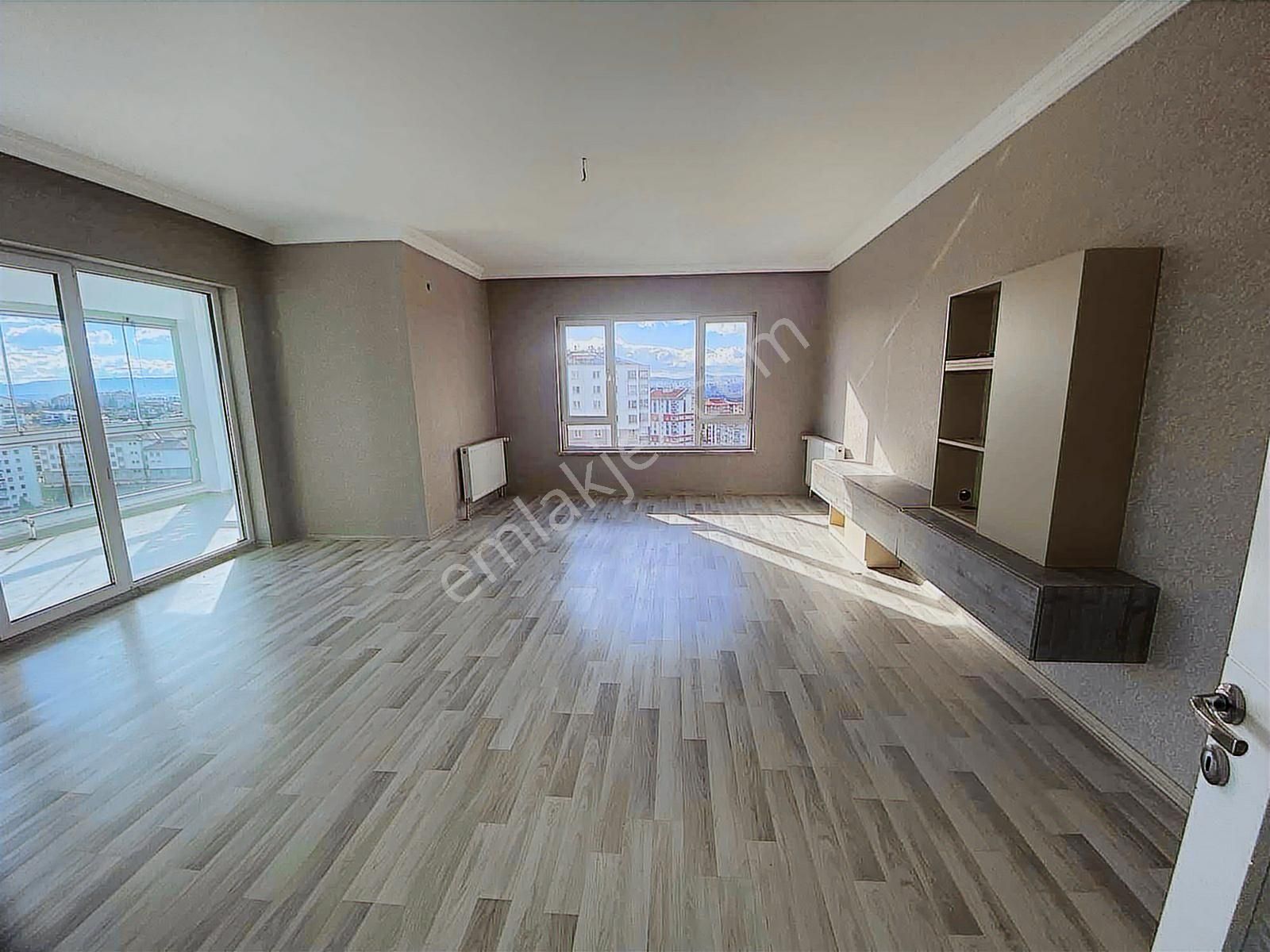 Batıkent Çakırlarda Sitede Çift Girişli Teraslı 8+2 Dubleks - Görsel 10