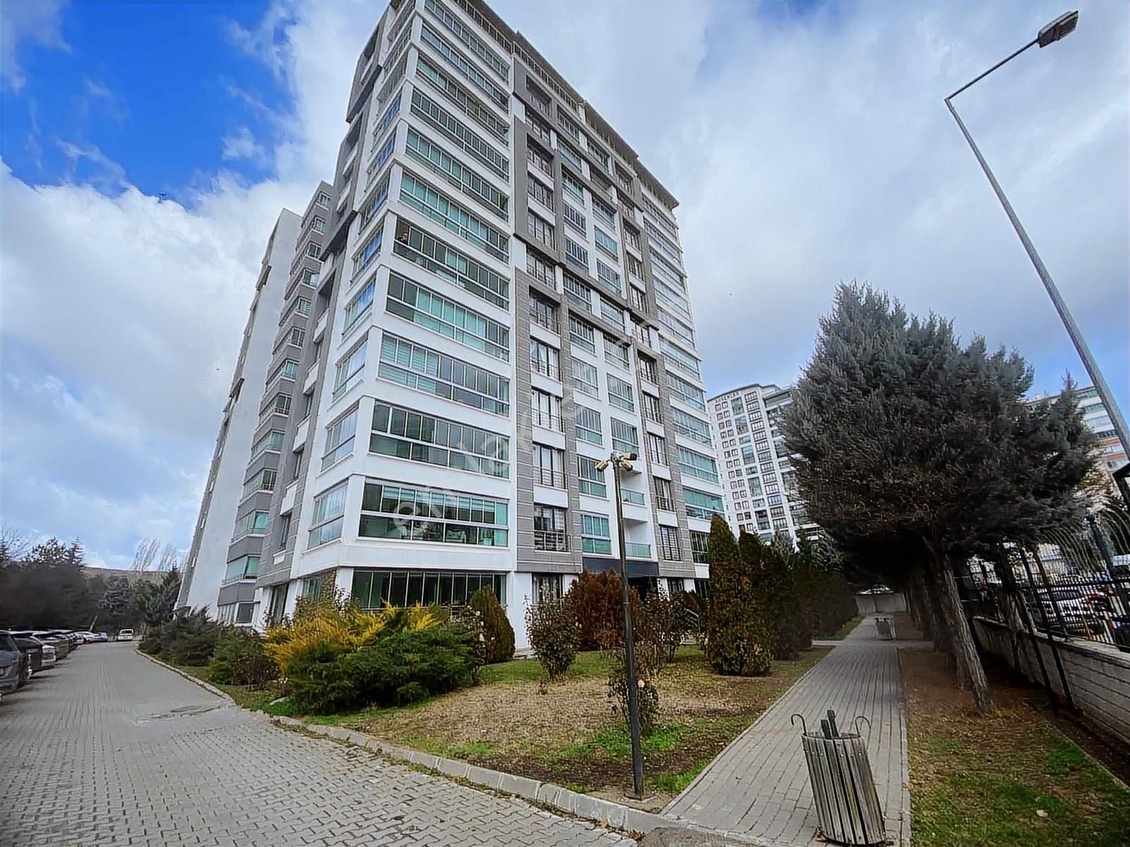 Batıkent Çakırlarda Sitede Çift Girişli Teraslı 8+2 Dubleks - Görsel 24