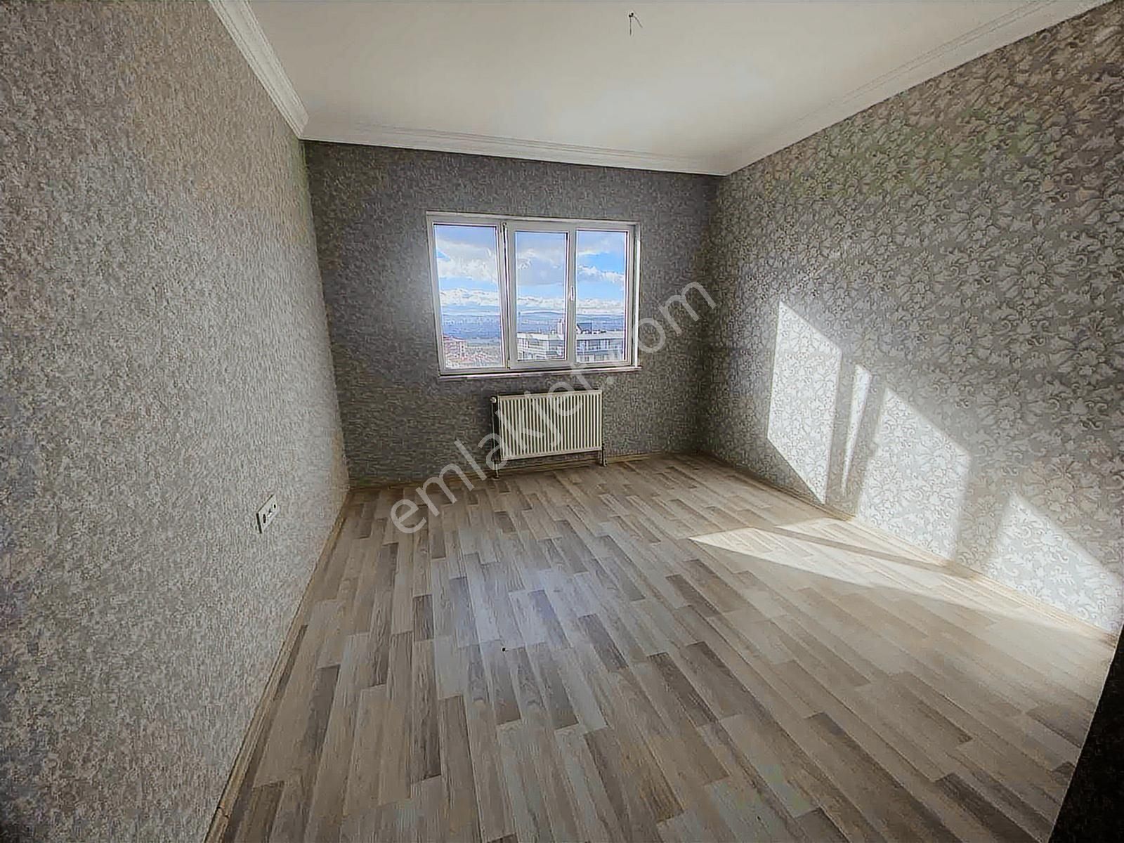 Batıkent Çakırlarda Sitede Çift Girişli Teraslı 8+2 Dubleks - Görsel 4
