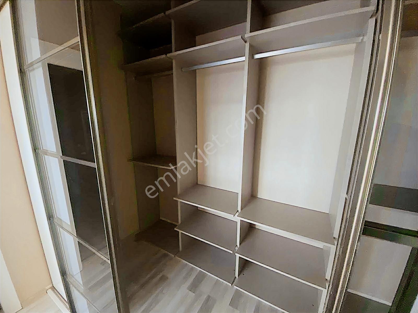 Batıkent Çakırlarda Sitede Çift Girişli Teraslı 8+2 Dubleks - Görsel 12