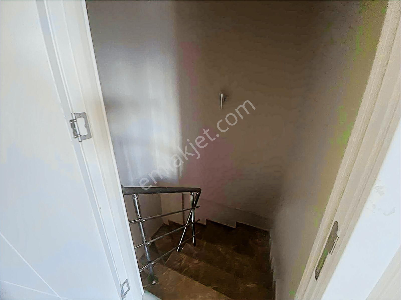 Batıkent Çakırlarda Sitede Çift Girişli Teraslı 8+2 Dubleks - Görsel 15