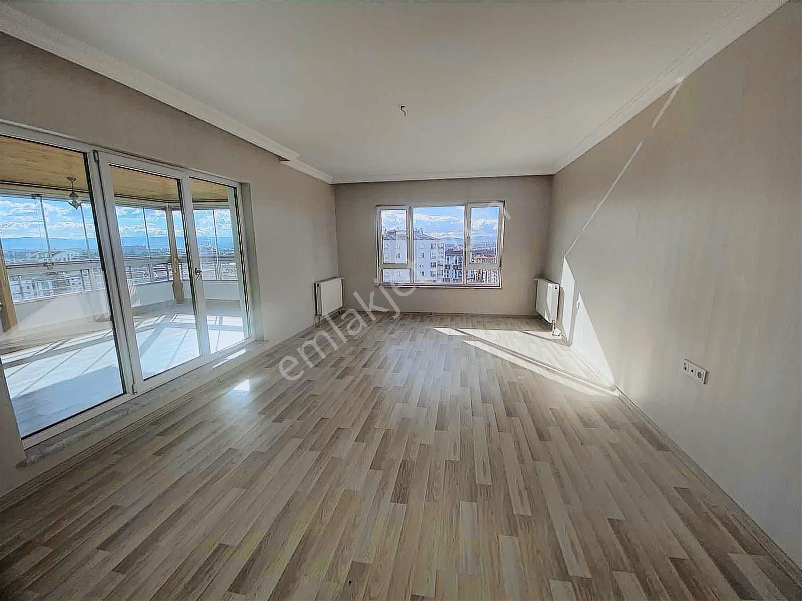 Batıkent Çakırlarda Sitede Çift Girişli Teraslı 8+2 Dubleks - Görsel 36