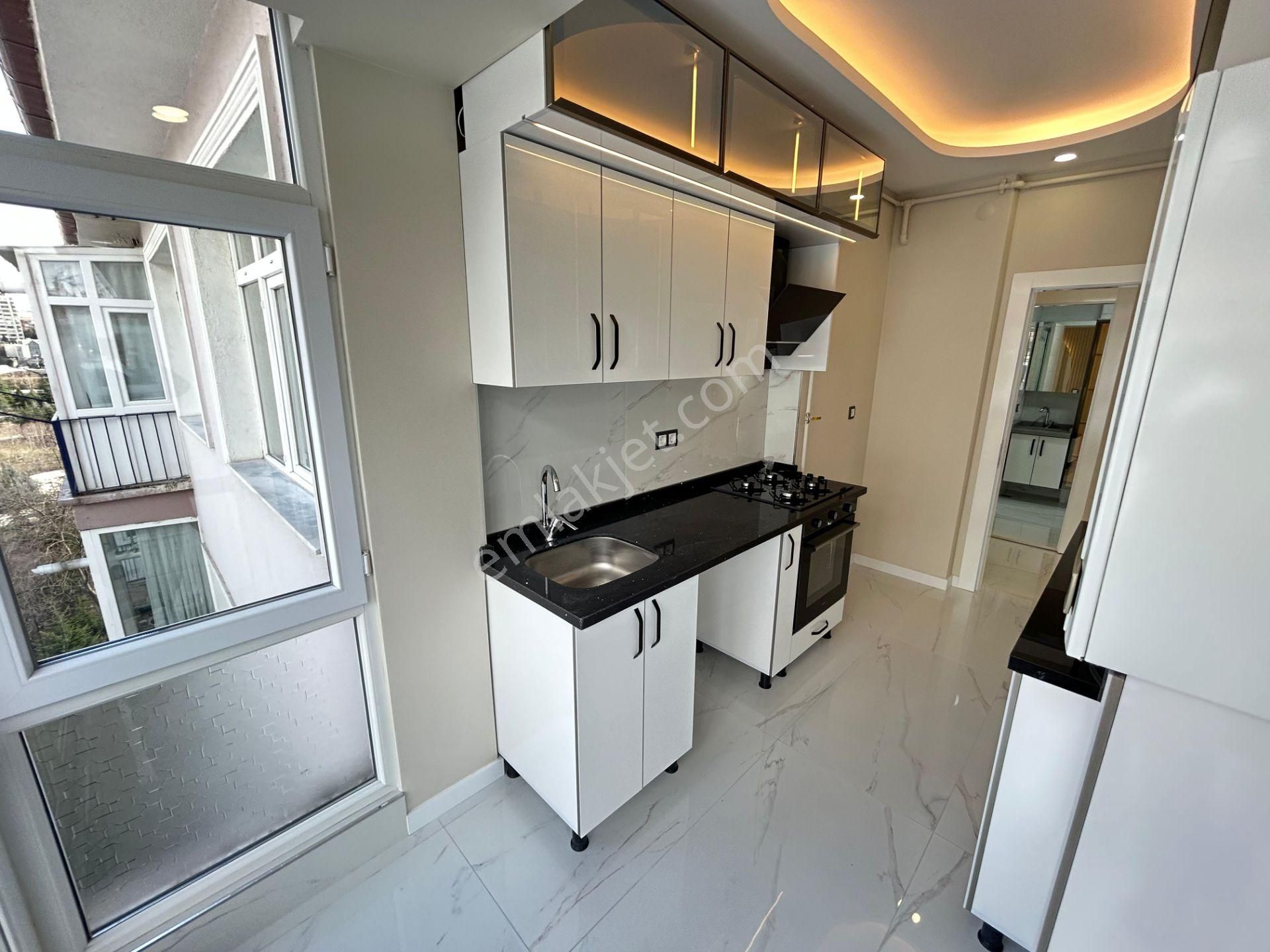 Taner'den Dikmen Name Sok'ta 3+1 Üst Kat Ön Cephe Lüks Yapılı - Görsel 2