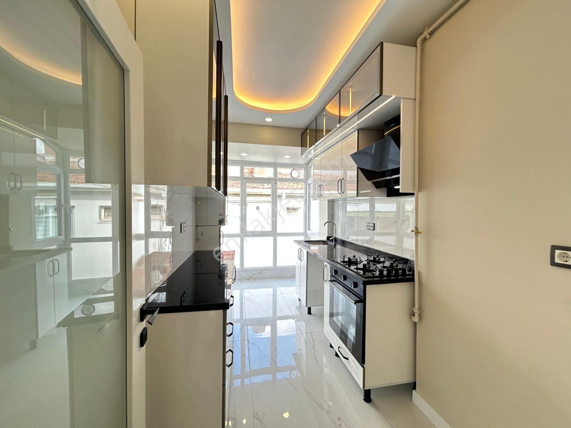 Taner'den Dikmen Name Sok'ta 3+1 Üst Kat Ön Cephe Lüks Yapılı