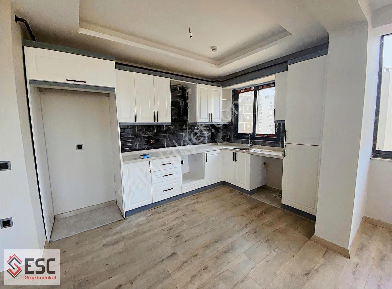 Esc'den Akdeniz Mh'de Geniş Ve Lüks 2+1 Satılık Daire Esc2015