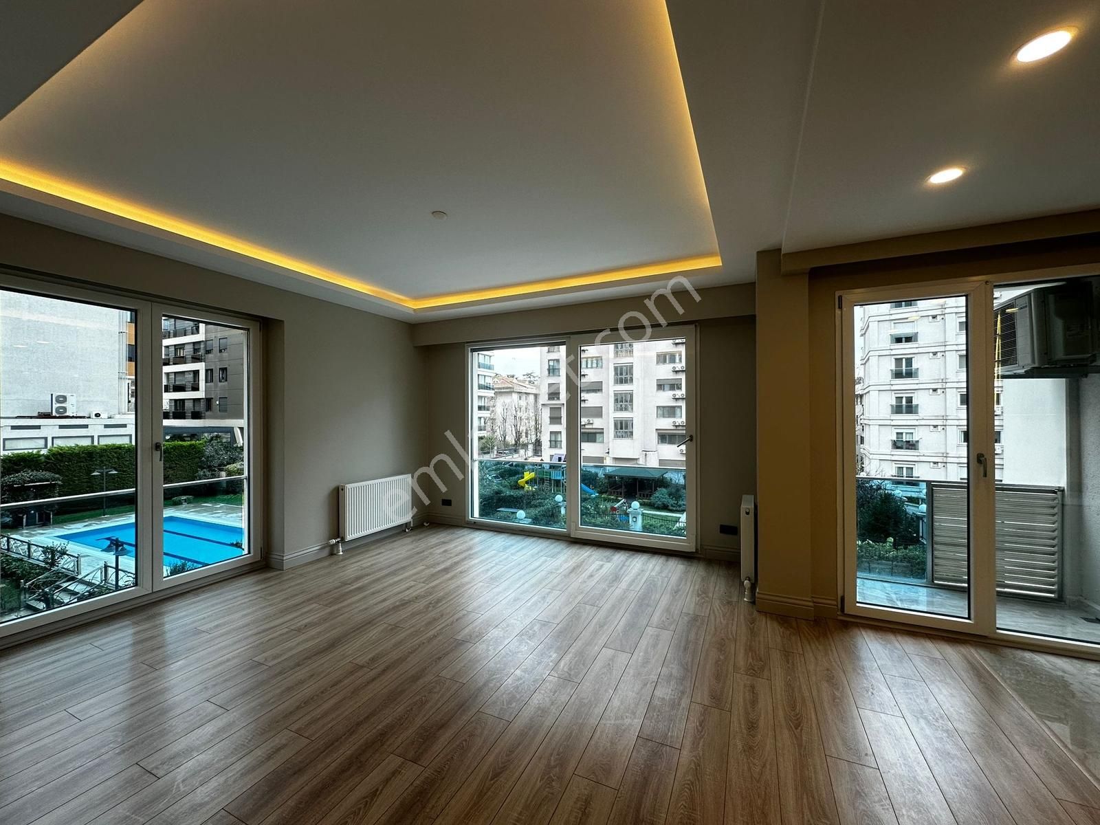 Poyraz'dan Suadiye'de Site Konseptli 7/24 Güvenlikli Havuzlu 2+1