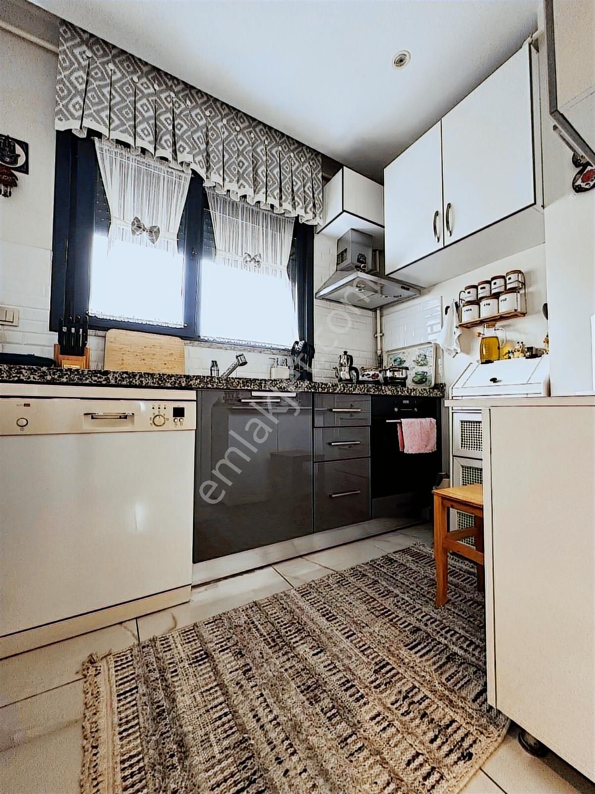 Poyraz'dan Kozyatağında Kozy Avm'ye Yakın Balkonlu 80 M2 Net 3+1 - Görsel 12