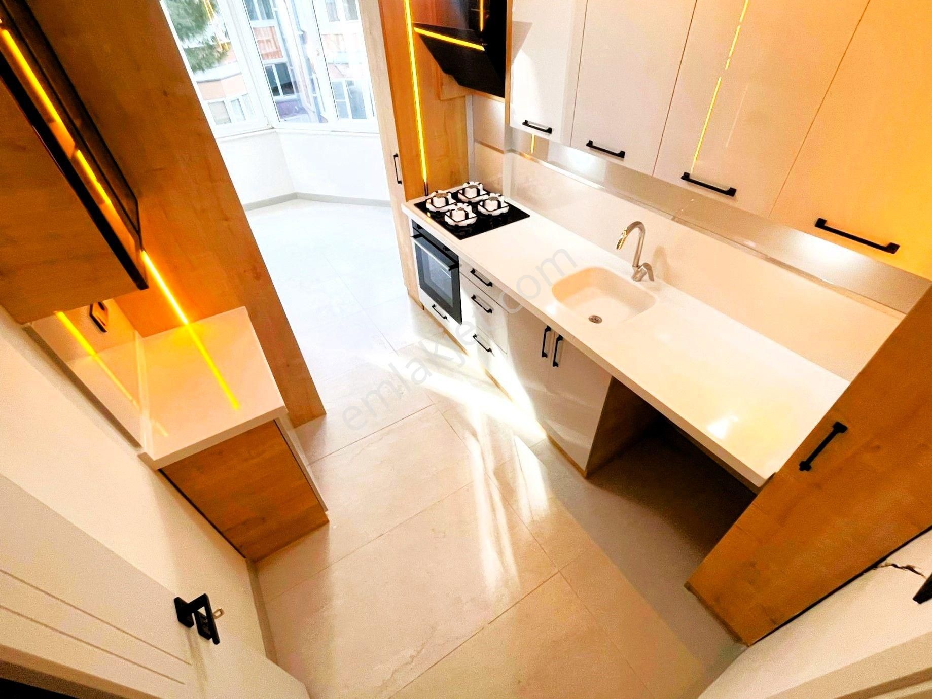 Aygül'den Akçay'da Ayrı Mutfaklı İçi Full Yapılı Ara Kat Geniş Kapalı Balkonlu 2+1 Satılık Lüx Daire - Görsel 5