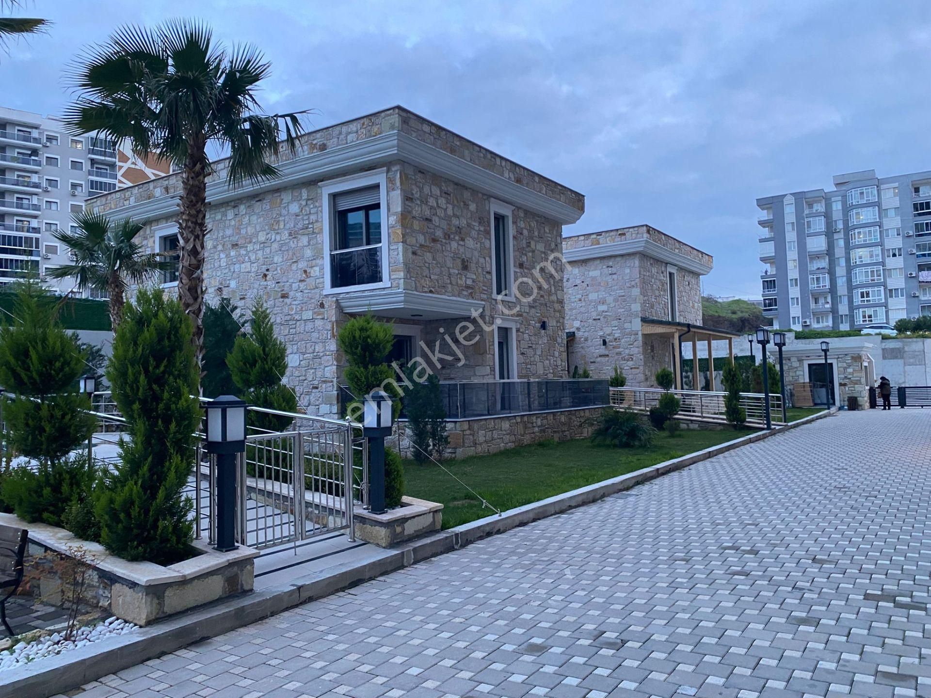 Ulukent Kent'2 De Satılık Site İçi 3 Katlı Taş Tribleks Villa