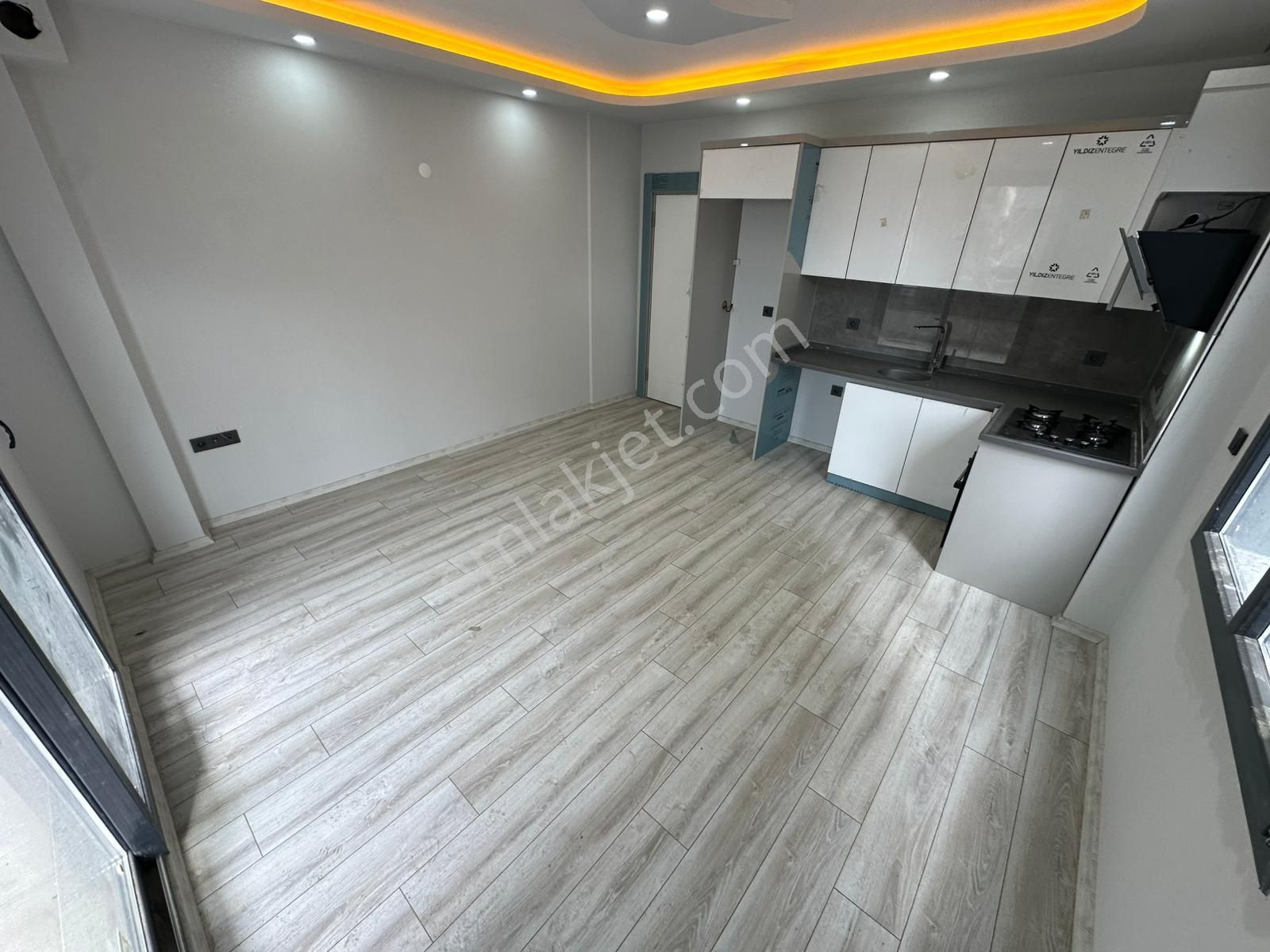 Doradan Akçay Kordona 20 Adım Mesafede Ön Cephe Ara Kat 1+1 - Görsel 20