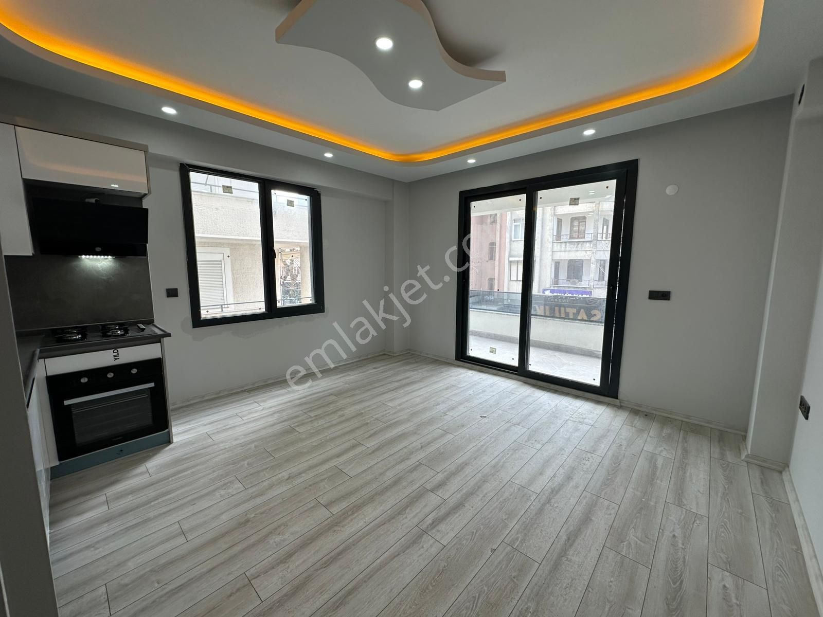 Doradan Akçay Kordona 20 Adım Mesafede Ön Cephe Ara Kat 1+1 - Görsel 5