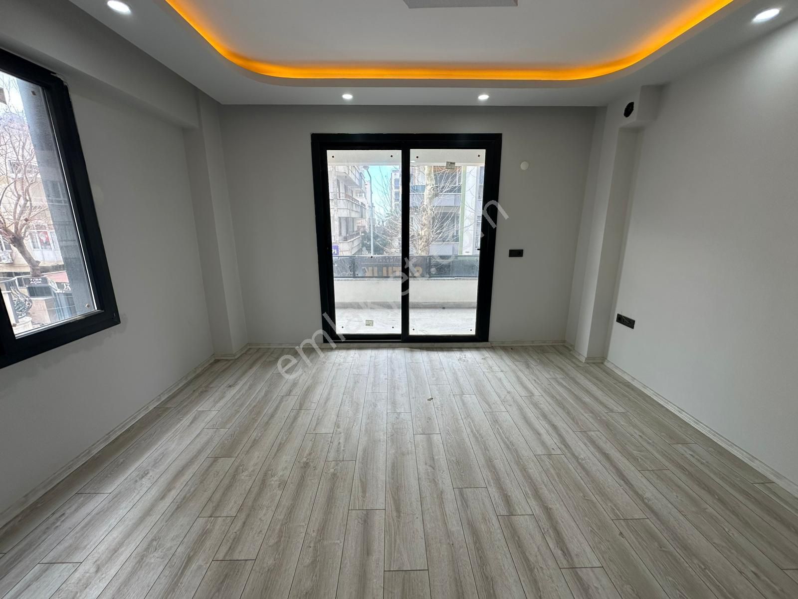 Doradan Akçay Kordona 20 Adım Mesafede Ön Cephe Ara Kat 1+1 - Görsel 28