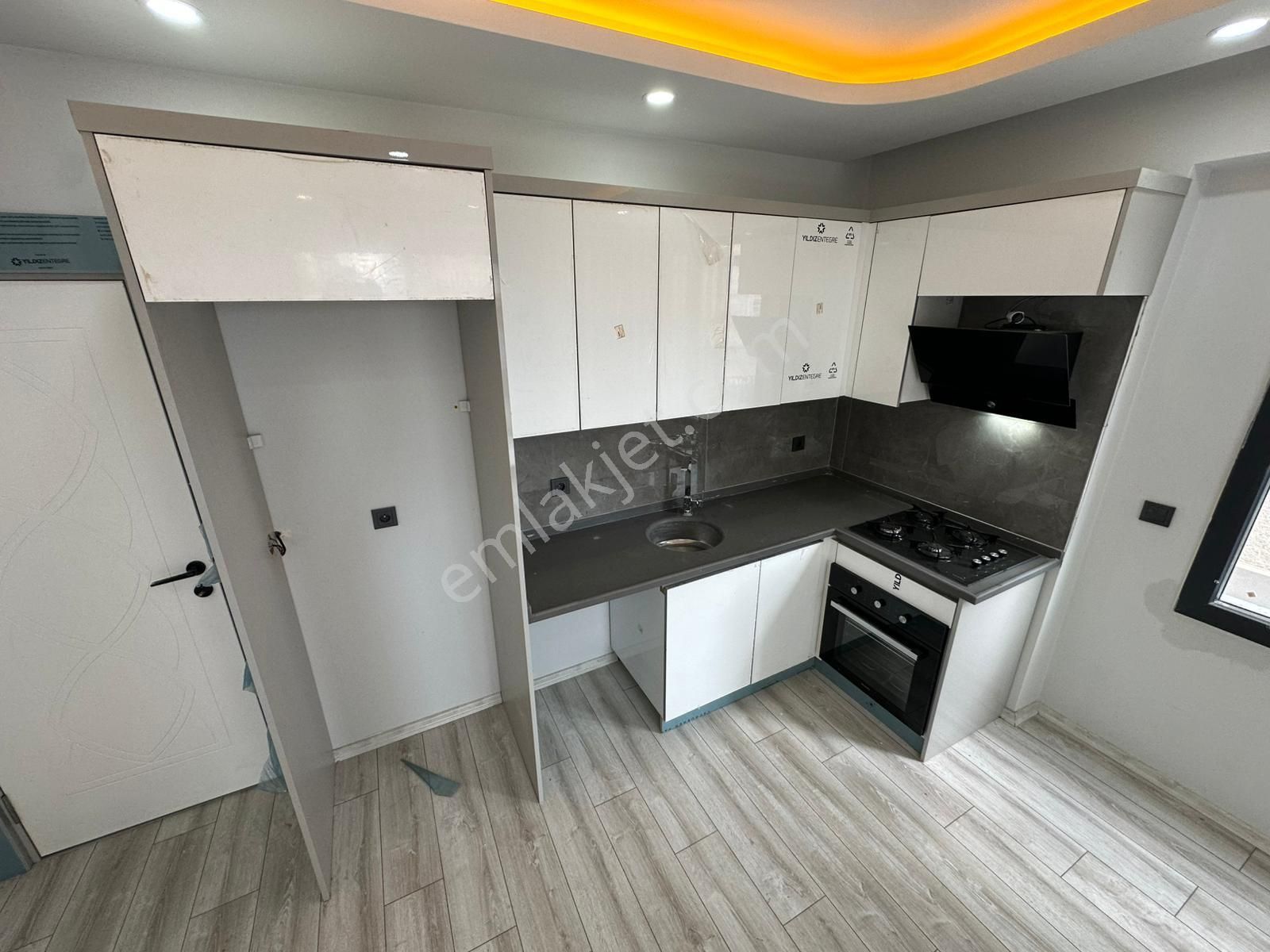 Doradan Akçay Kordona 20 Adım Mesafede Ön Cephe Ara Kat 1+1