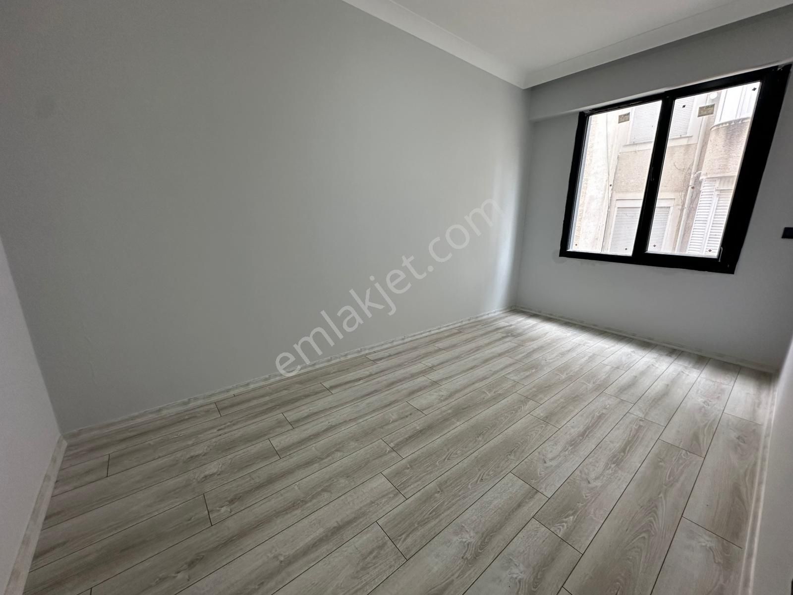 Doradan Akçay Kordona 20 Adım Mesafede Ön Cephe Ara Kat 1+1 - Görsel 27