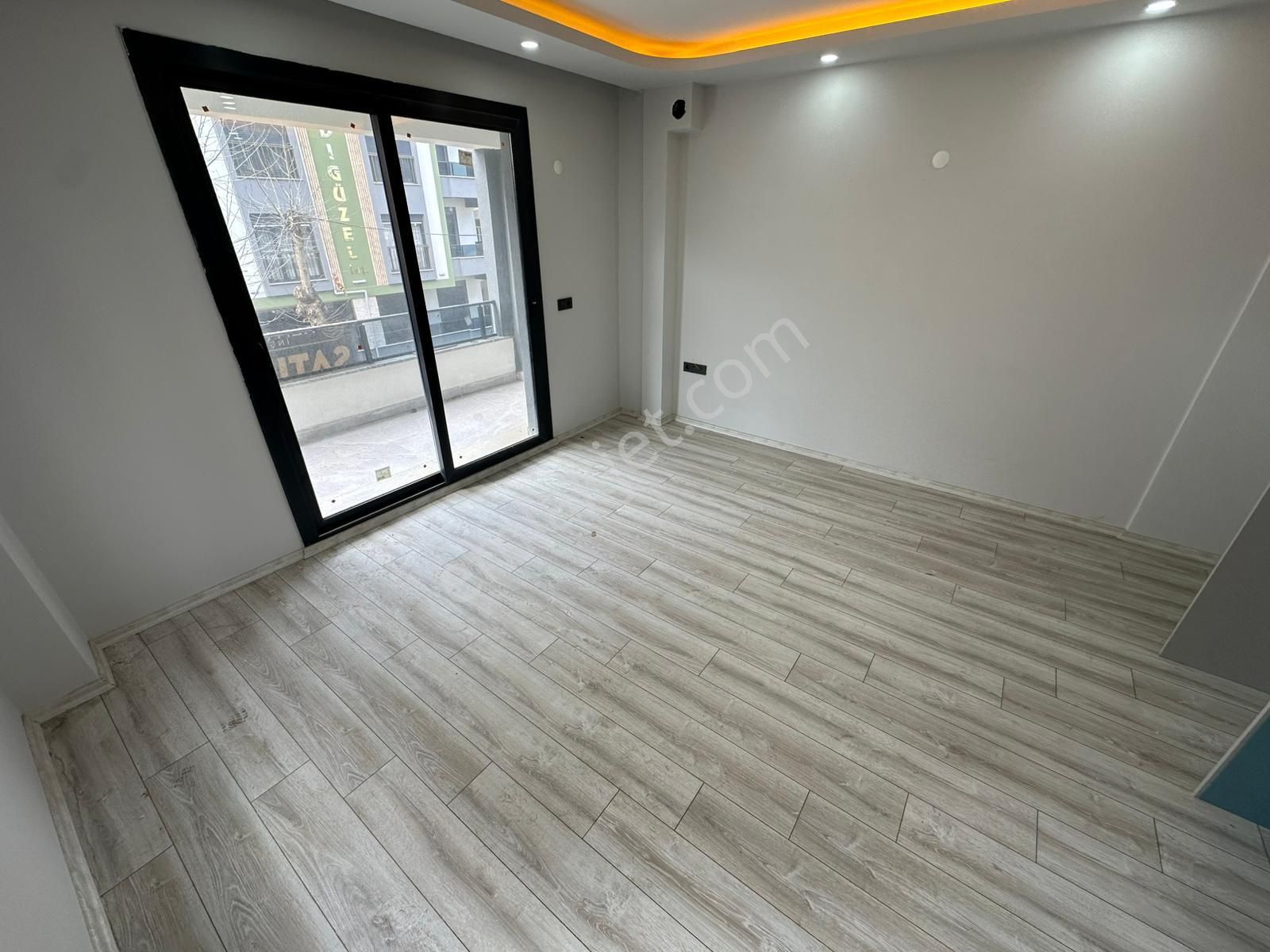 Doradan Akçay Kordona 20 Adım Mesafede Ön Cephe Ara Kat 1+1 - Görsel 22