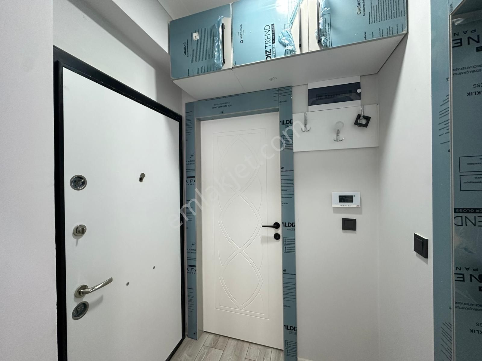 Doradan Akçay Kordona 20 Adım Mesafede Ön Cephe Ara Kat 1+1 - Görsel 14