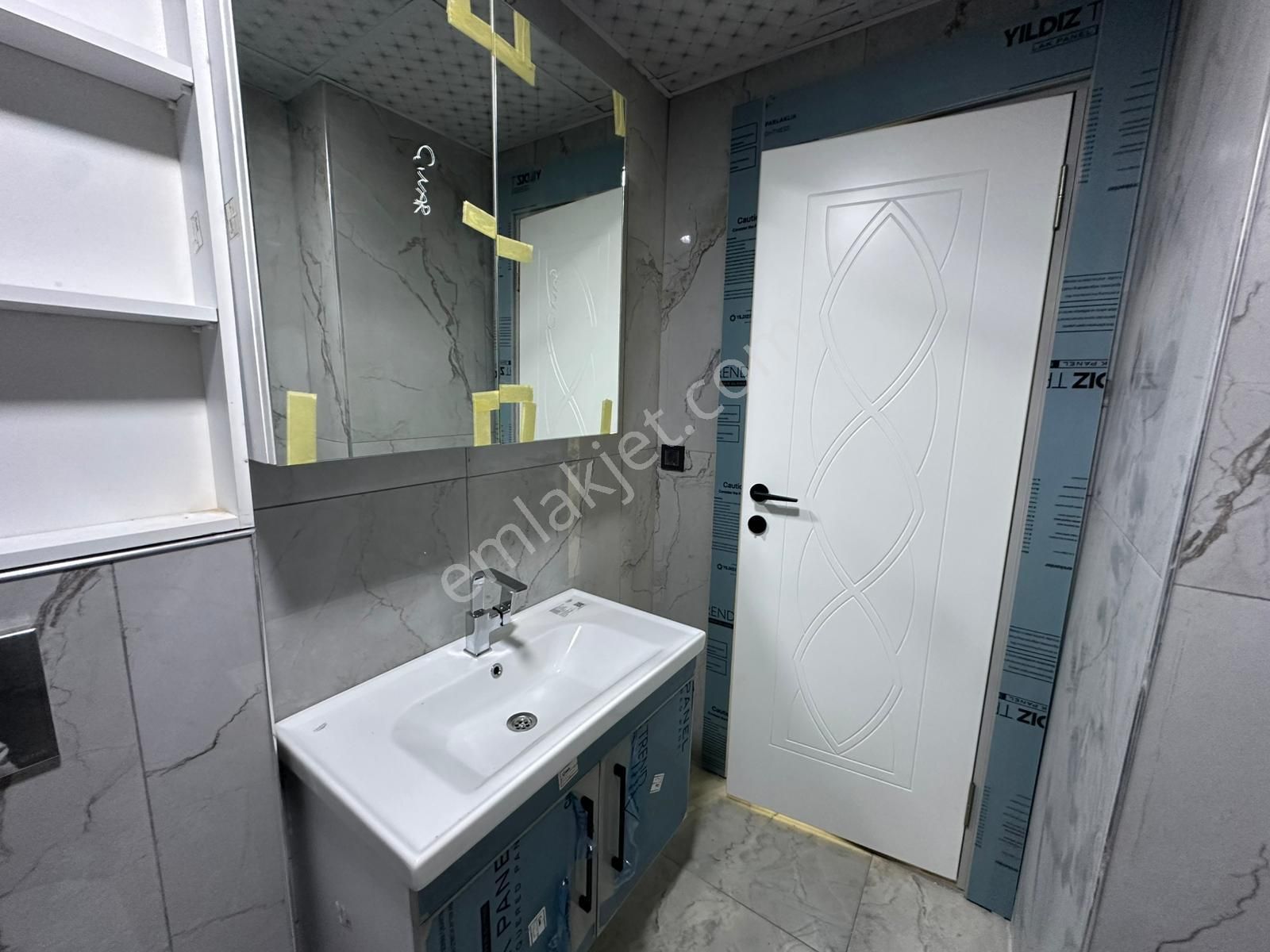 Doradan Akçay Kordona 20 Adım Mesafede Ön Cephe Ara Kat 1+1 - Görsel 19