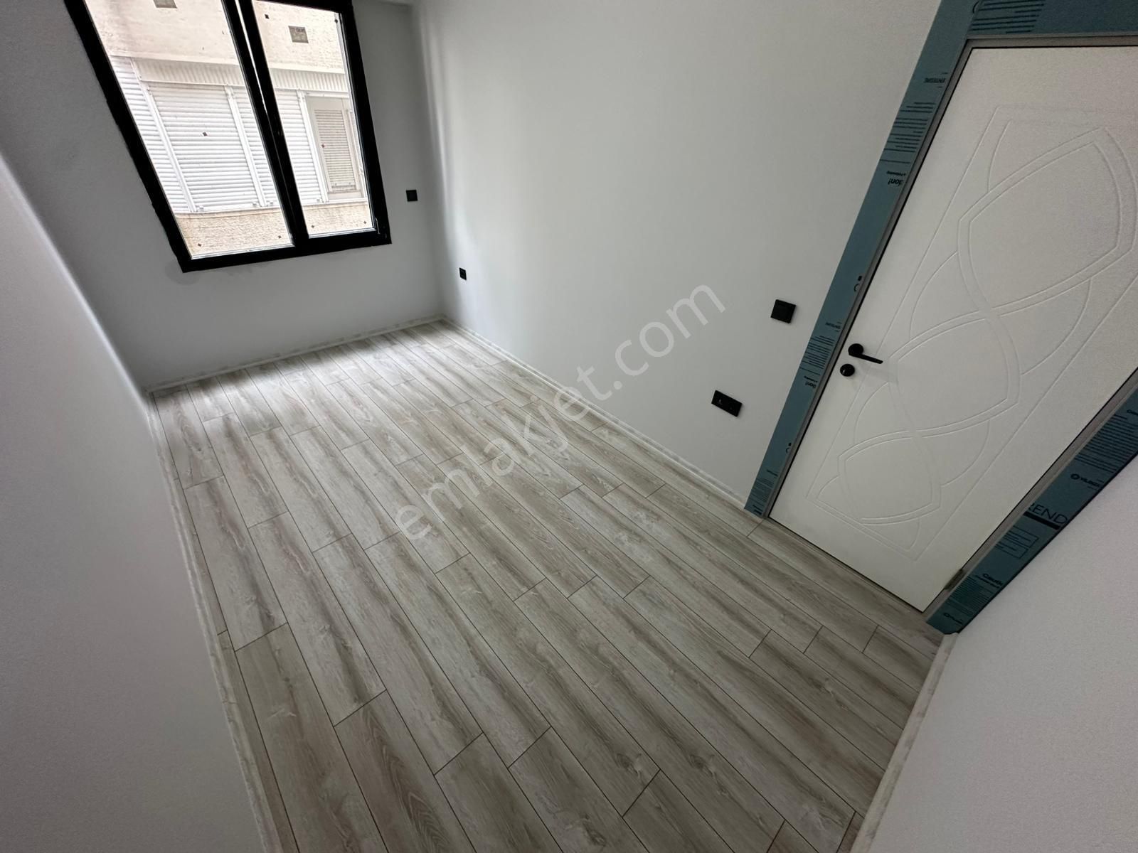 Doradan Akçay Kordona 20 Adım Mesafede Ön Cephe Ara Kat 1+1 - Görsel 29