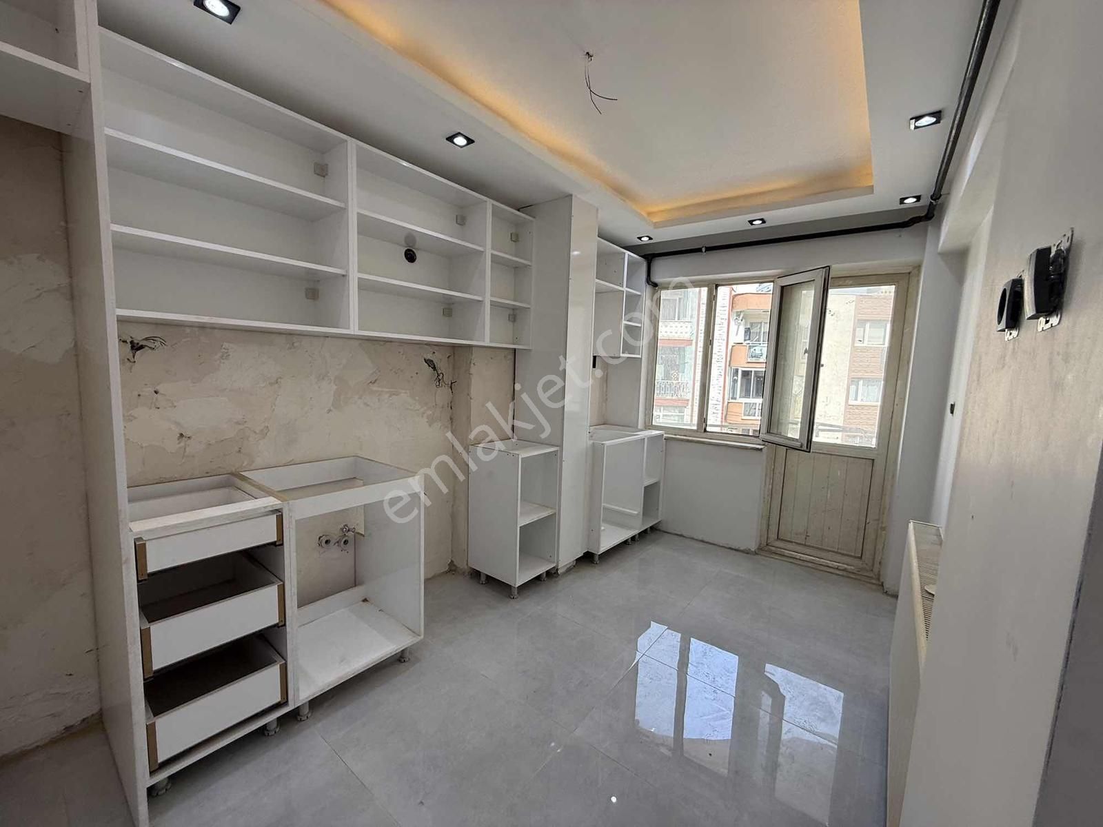 Emlak Center'dan Yarhasanlar Mah 3+1 Ara Kat Daire