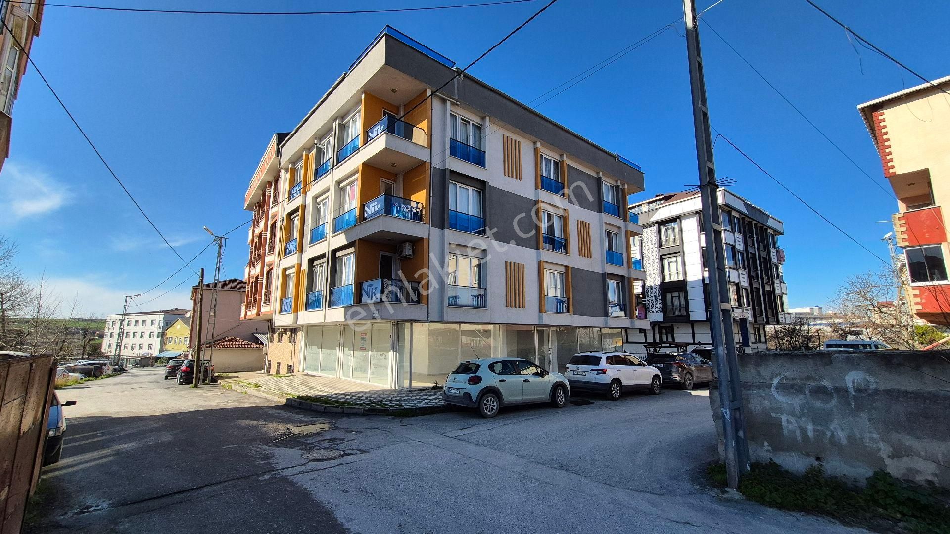 Arnavutköy Haraççı’da Kiralık 369 M² Depolu Dükkan