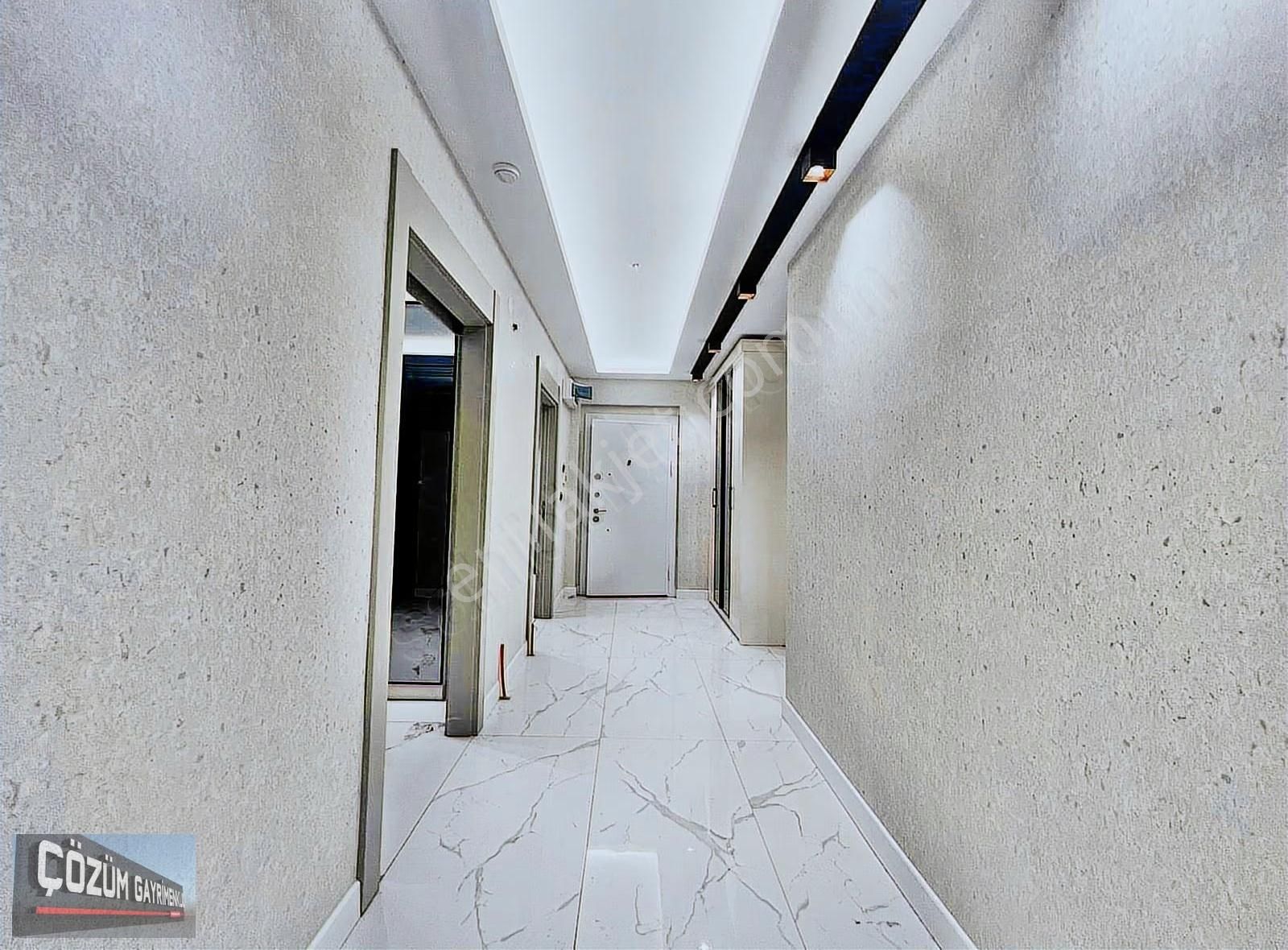 Çözüm'de Cadde Kenarı Sıfır 4+1 Çift Banyolu İskanlı Full Yapılı - Görsel 7