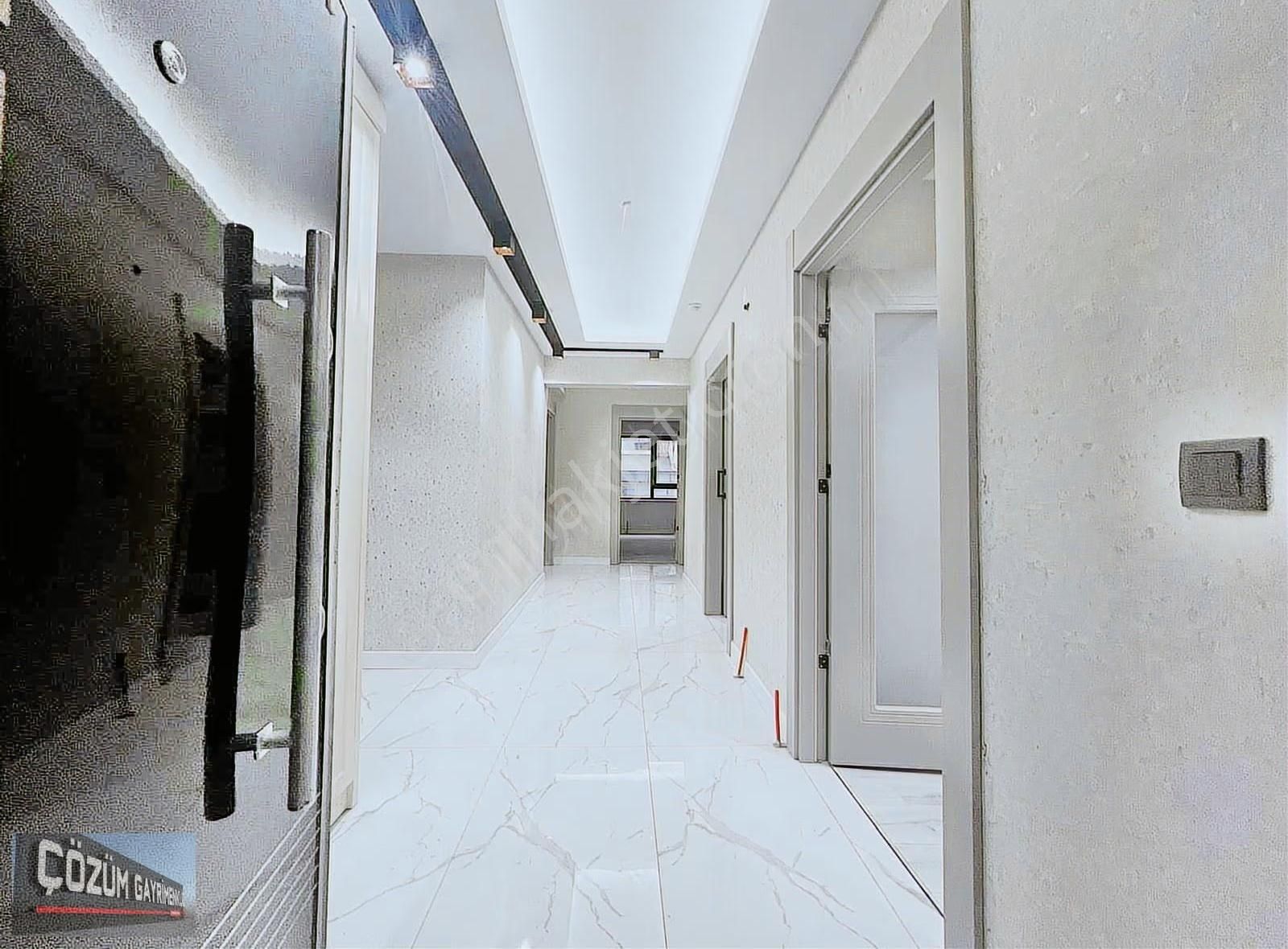Çözüm'de Cadde Kenarı Sıfır 4+1 Çift Banyolu İskanlı Full Yapılı - Görsel 21