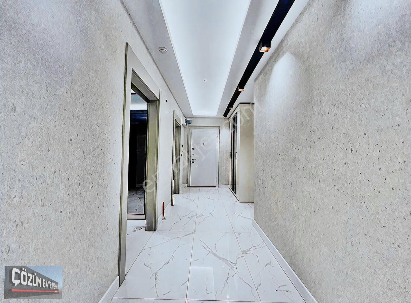 Çözüm'de Cadde Kenarı Sıfır 4+1 Çift Banyolu İskanlı Full Yapılı - Görsel 23