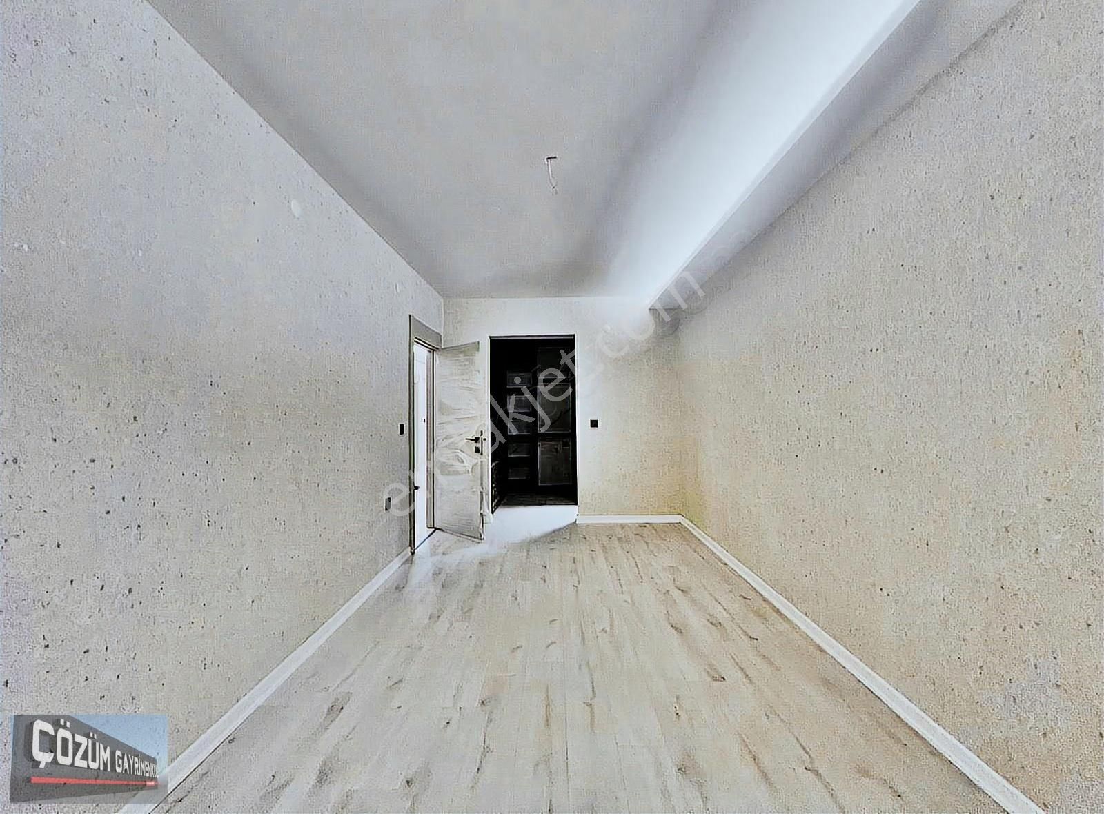 Çözüm'de Cadde Kenarı Sıfır 4+1 Çift Banyolu İskanlı Full Yapılı - Görsel 18