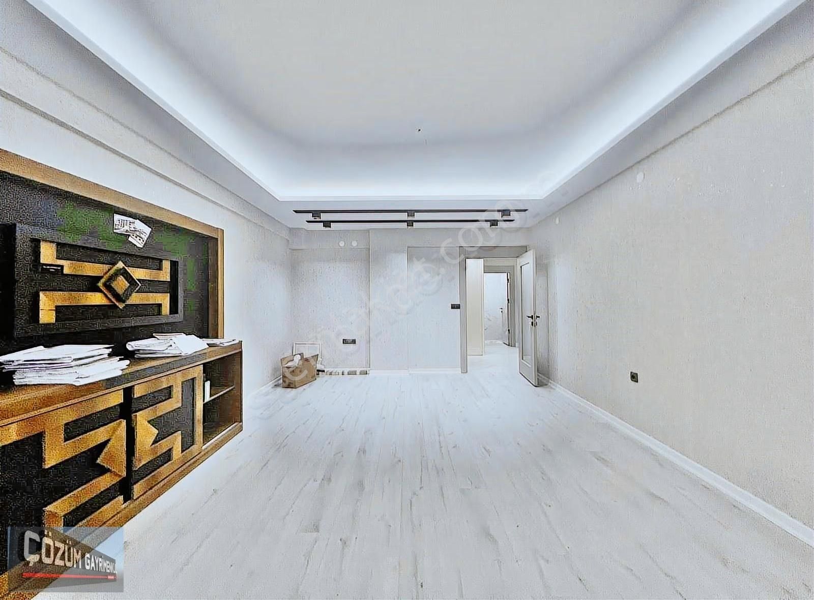 Çözüm'de Cadde Kenarı Sıfır 4+1 Çift Banyolu İskanlı Full Yapılı - Görsel 11