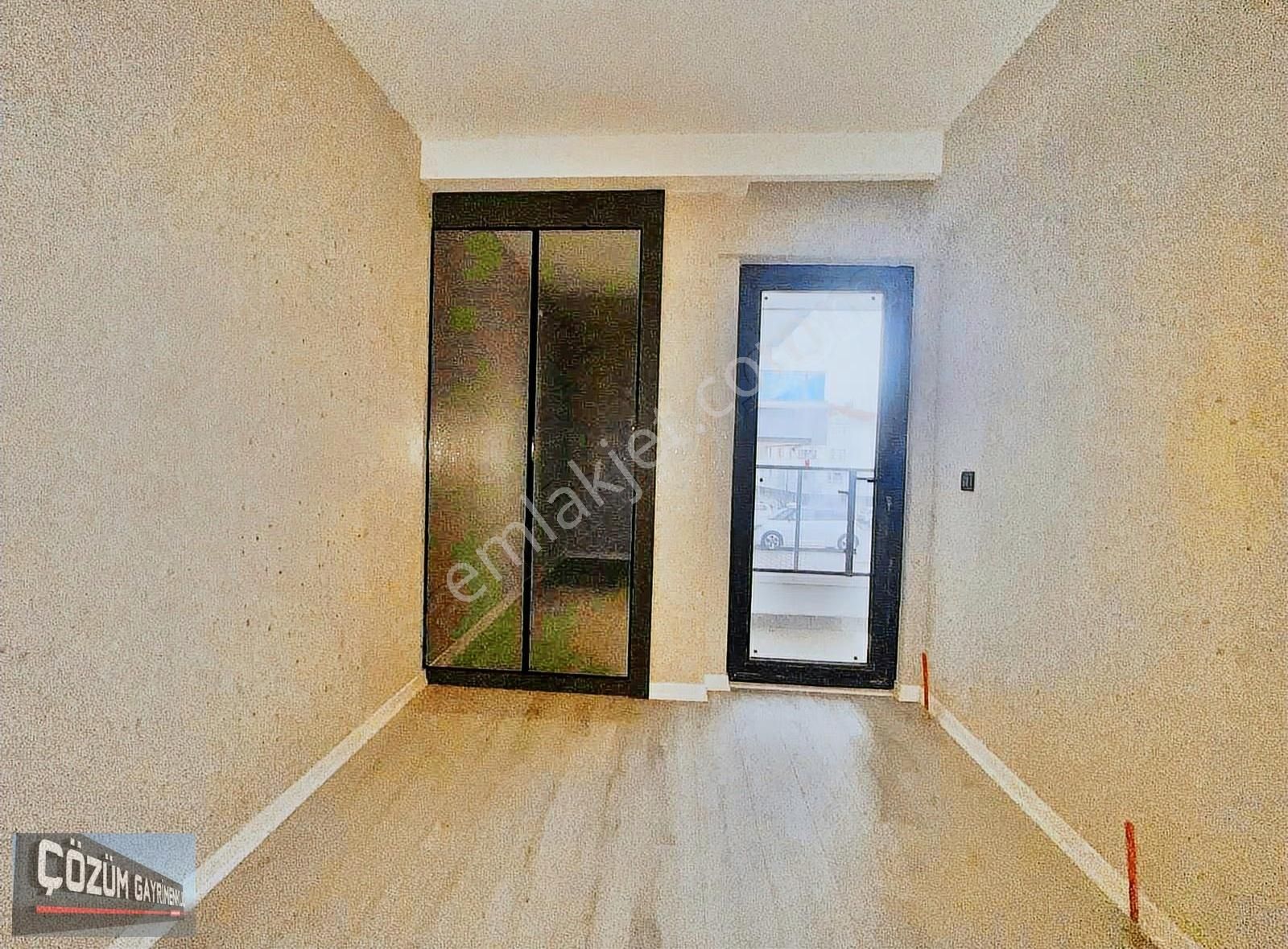 Çözüm'de Cadde Kenarı Sıfır 4+1 Çift Banyolu İskanlı Full Yapılı - Görsel 13