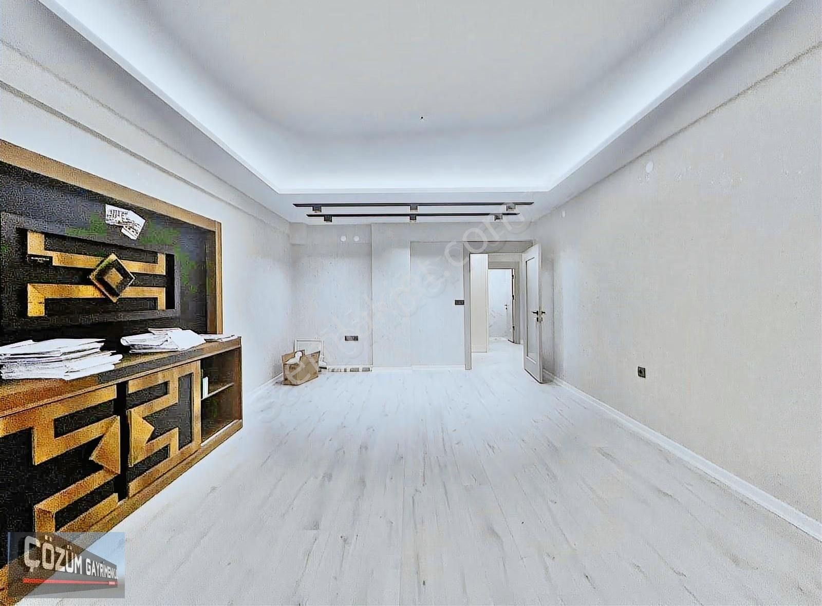 Çözüm'de Cadde Kenarı Sıfır 4+1 Çift Banyolu İskanlı Full Yapılı - Görsel 16