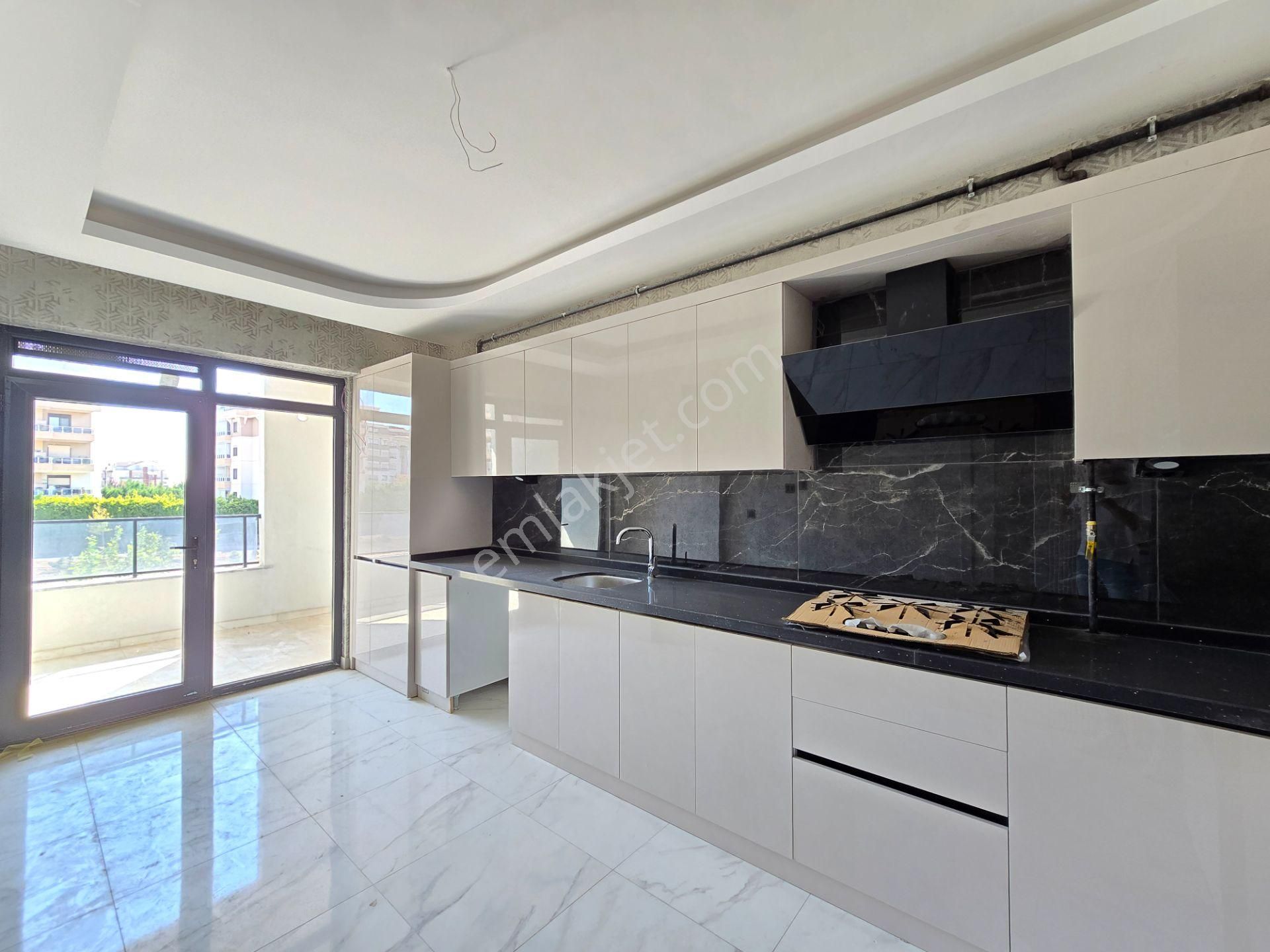 Şafak Caddesi Yakını İşyapar Gayrimenkul Den Lüks 4+1 Daire