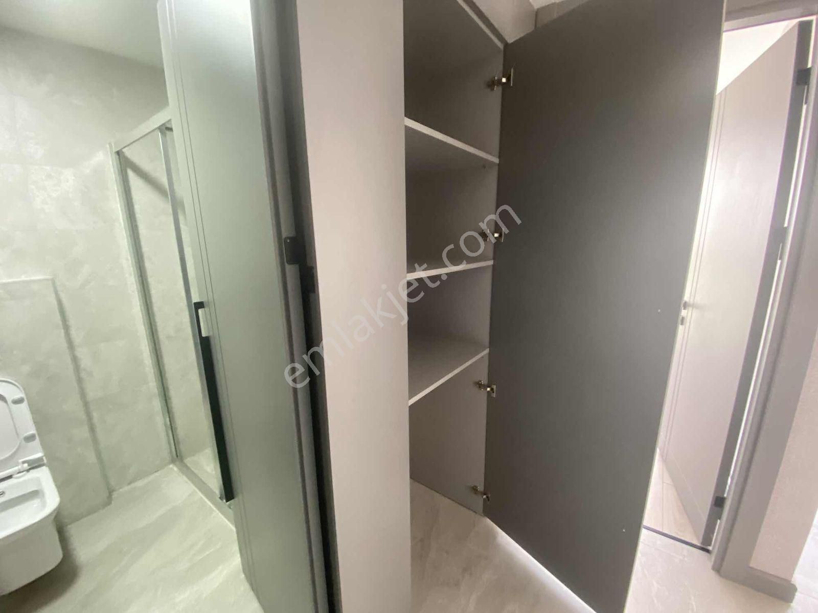 İpektaş Cadde'de Full Eşyalı 7/24 Güv. 1+1 Kiralık Daire