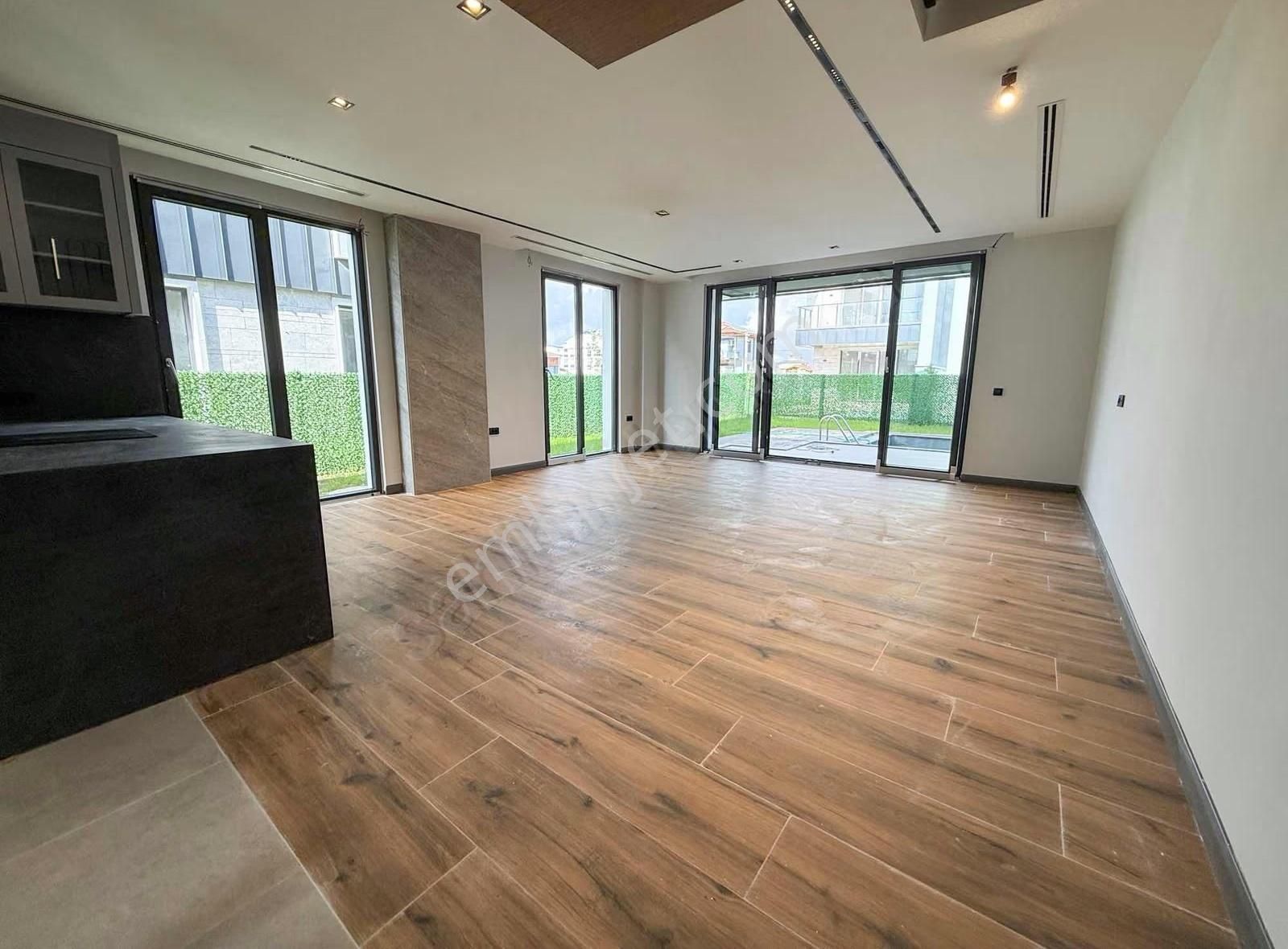 Döşemealtın'da Müstakil Havuz'lu 4+1 Villa