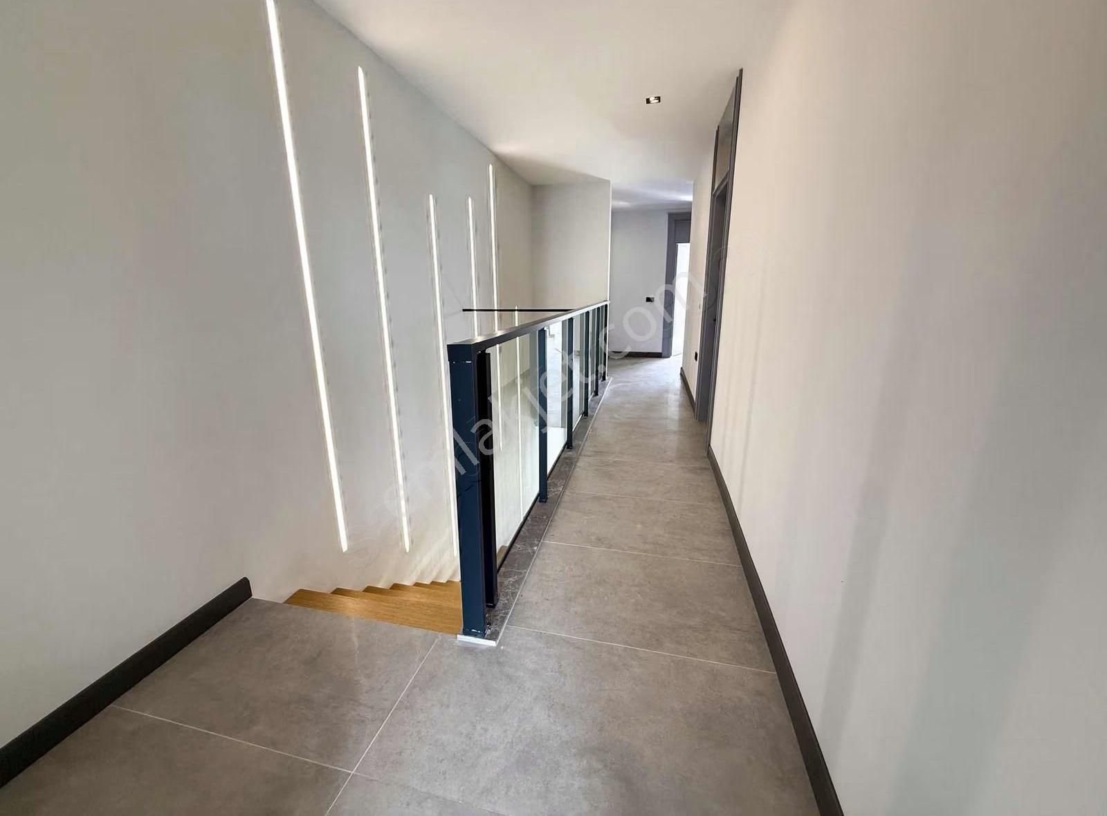 Döşemealtın'da Müstakil Havuz'lu 4+1 Villa - Görsel 15