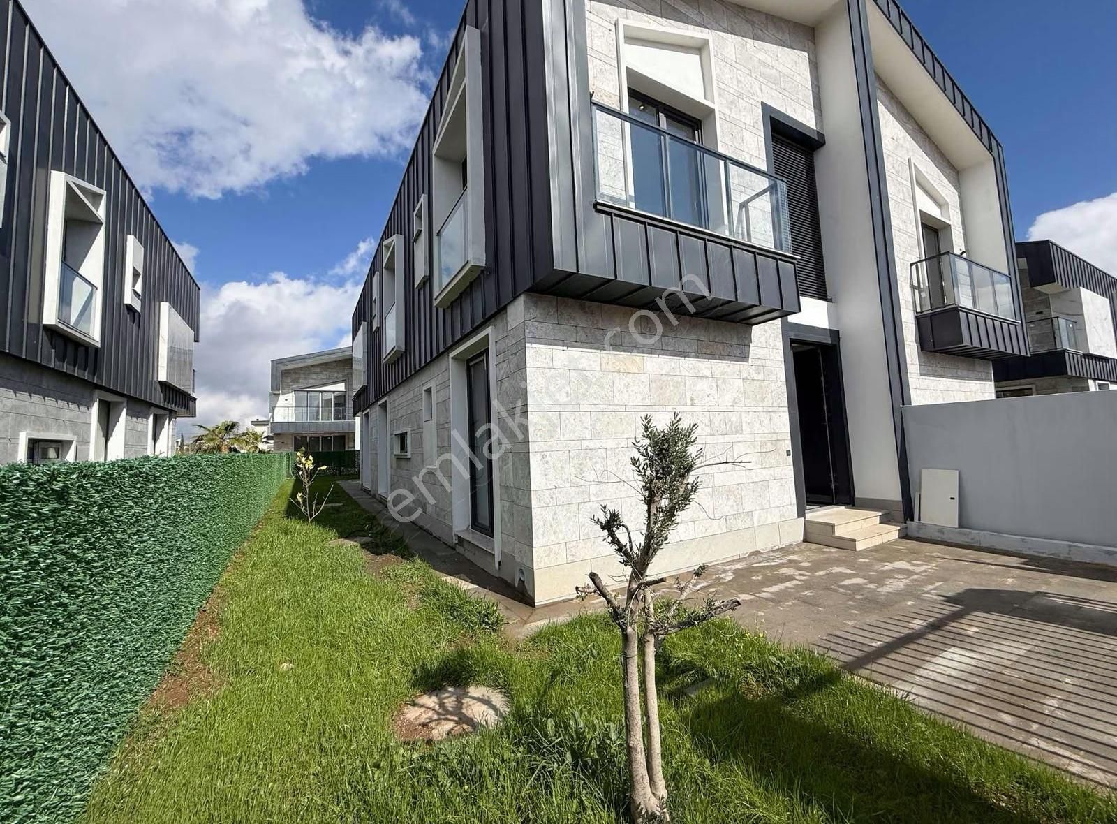 Döşemealtın'da Müstakil Havuz'lu 4+1 Villa - Görsel 19