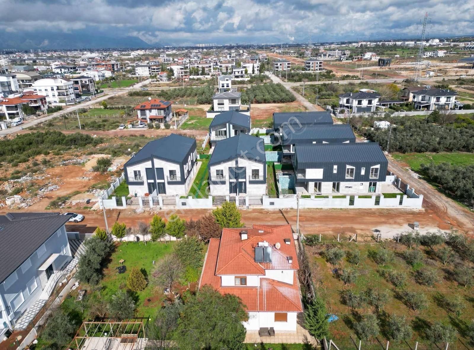 Döşemealtın'da Müstakil Havuz'lu 4+1 Villa - Görsel 18