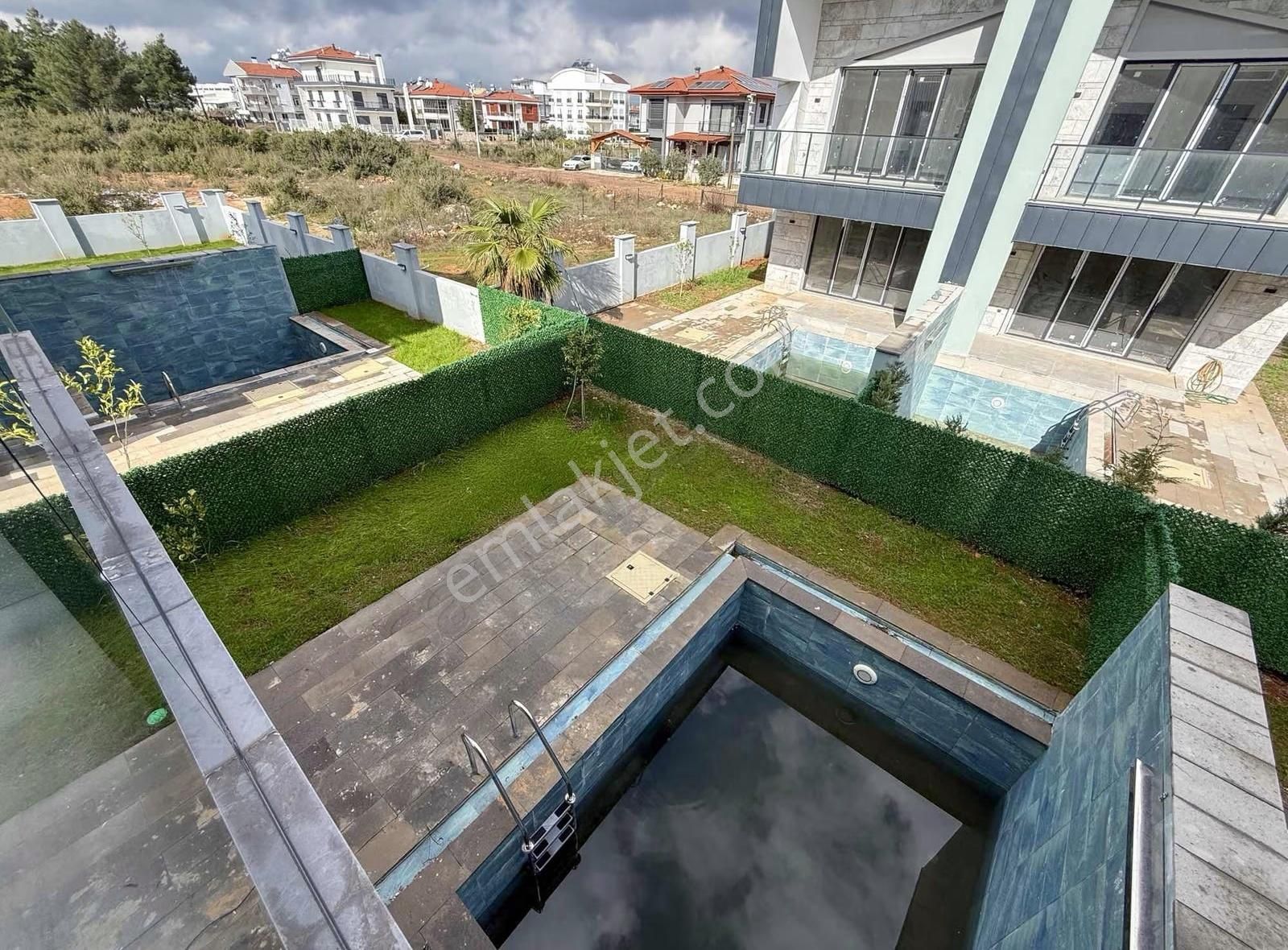 Döşemealtın'da Müstakil Havuz'lu 4+1 Villa - Görsel 17