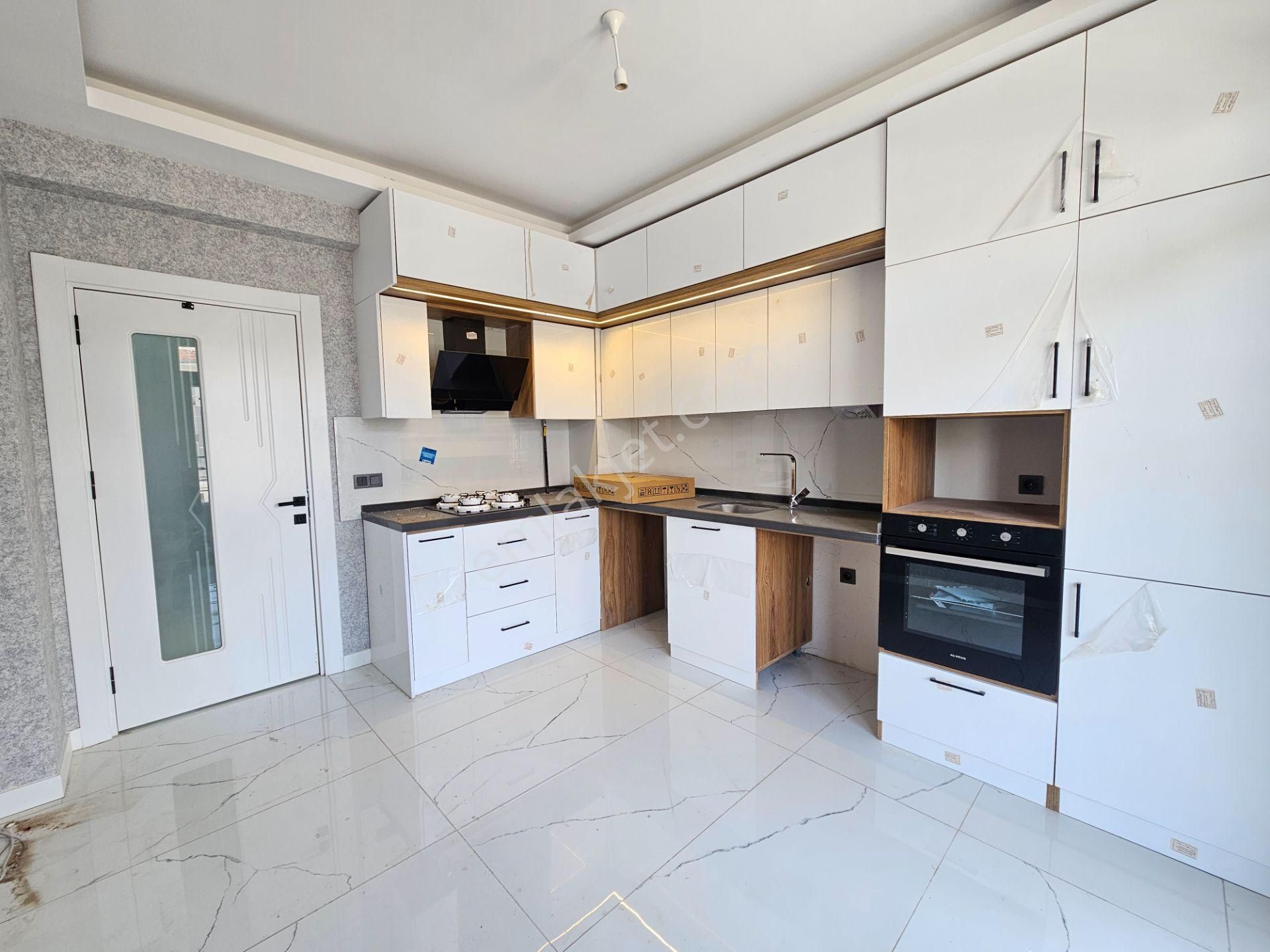 Cadde Yakınıişyapar Gayrimenkul'den Sıfır Lüks 2+1 Daire