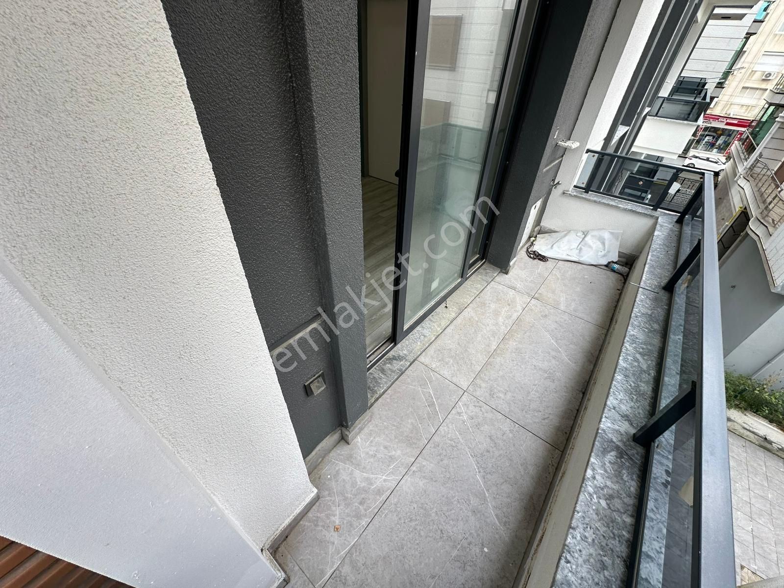 Doradan Akçay Kordona 20 Adım Mesafede 1+1 Daire - Görsel 13