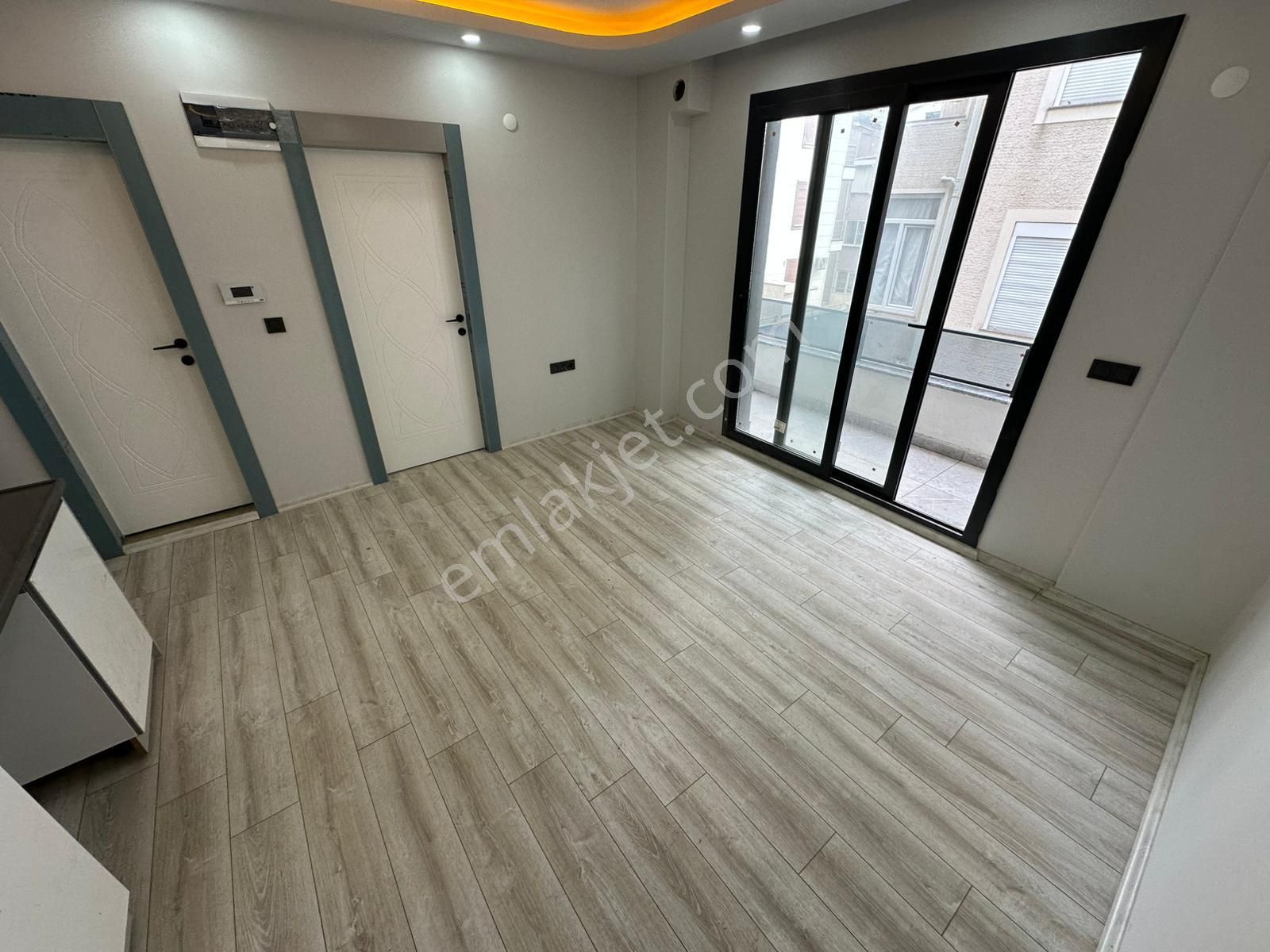 Doradan Akçay Kordona 20 Adım Mesafede 1+1 Daire - Görsel 24