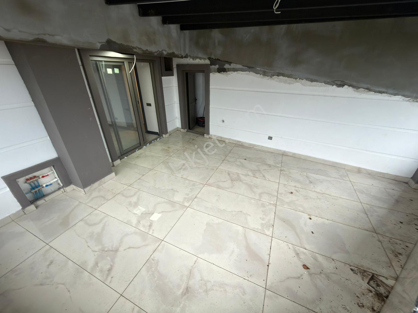 🏡 Referans'tan İkizçay'da Modern Tasarımlı Ebeveyn Banyolu Ön Cpehe 3+1 Dubleks - Görsel 12