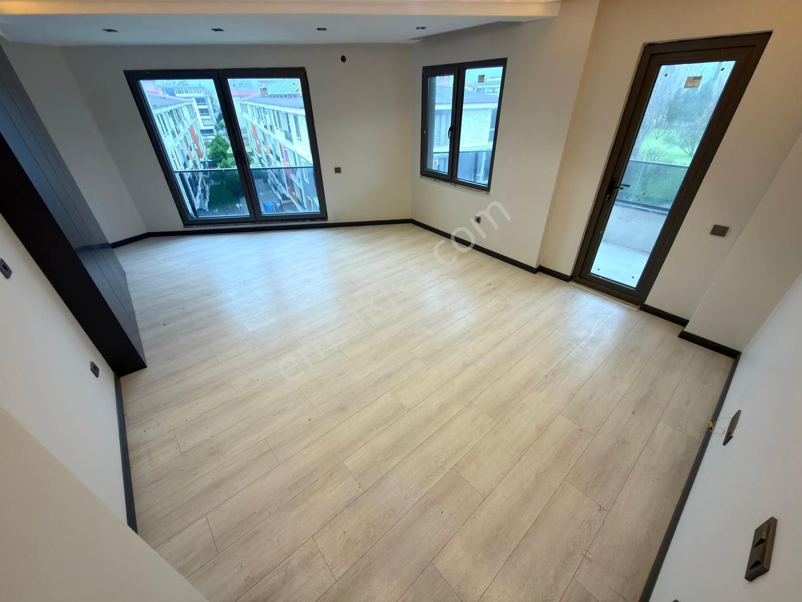 🏡 Referans'tan İkizçay'da Modern Tasarımlı Ebeveyn Banyolu Ön Cpehe 3+1 Dubleks - Görsel 22