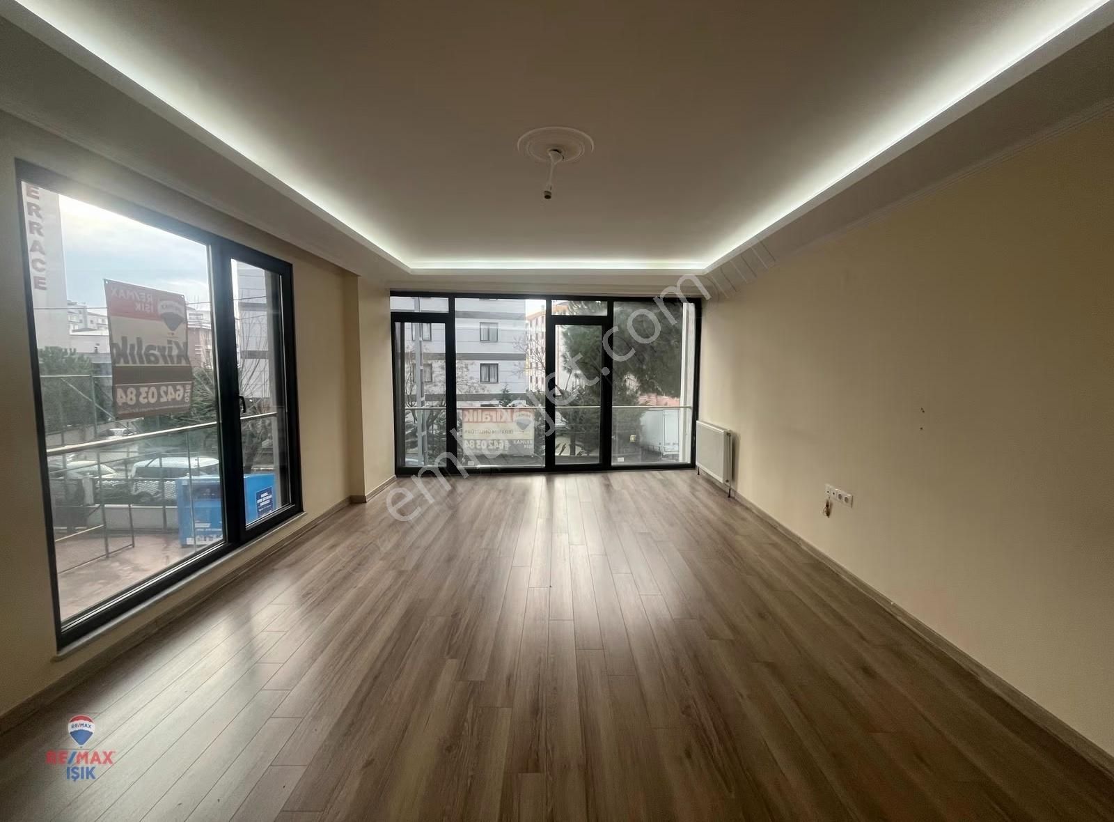 Kurtköy Merkez'de, Lüks Sitede Kiralık Ebeveyn Banyolu Geniş 3+1 - Görsel 15