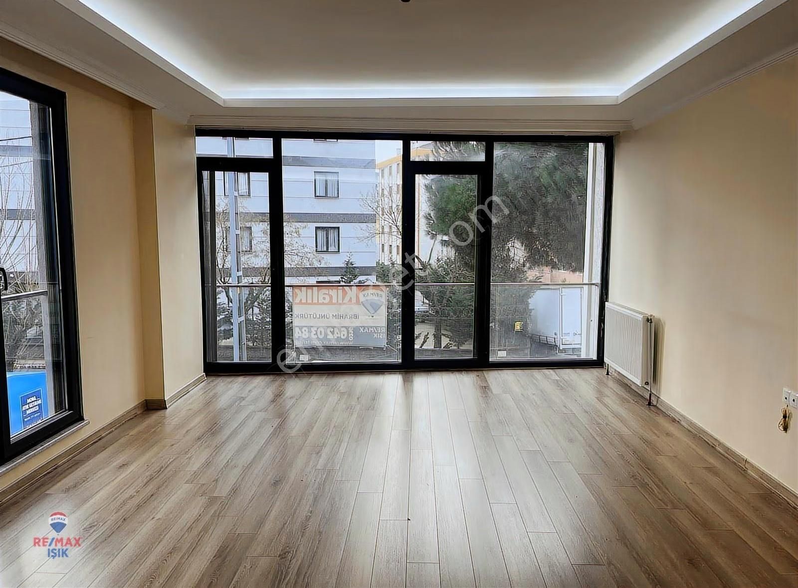 Kurtköy Merkez'de, Lüks Sitede Kiralık Ebeveyn Banyolu Geniş 3+1 - Görsel 6