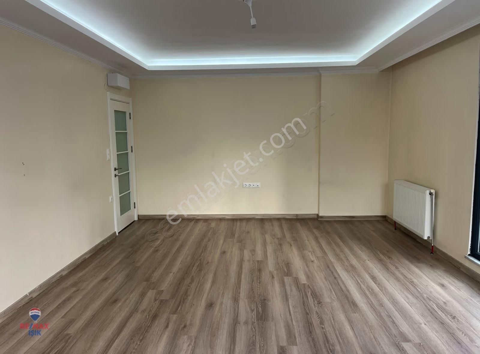 Kurtköy Merkez'de, Lüks Sitede Kiralık Ebeveyn Banyolu Geniş 3+1 - Görsel 4