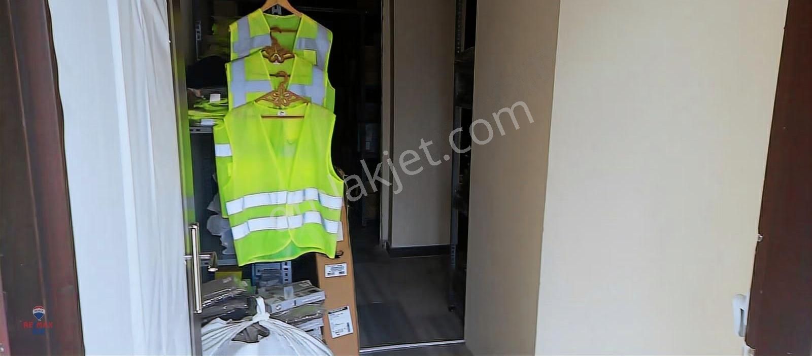 Cadde Üzerinde Kiralık Dükkan - Görsel 2